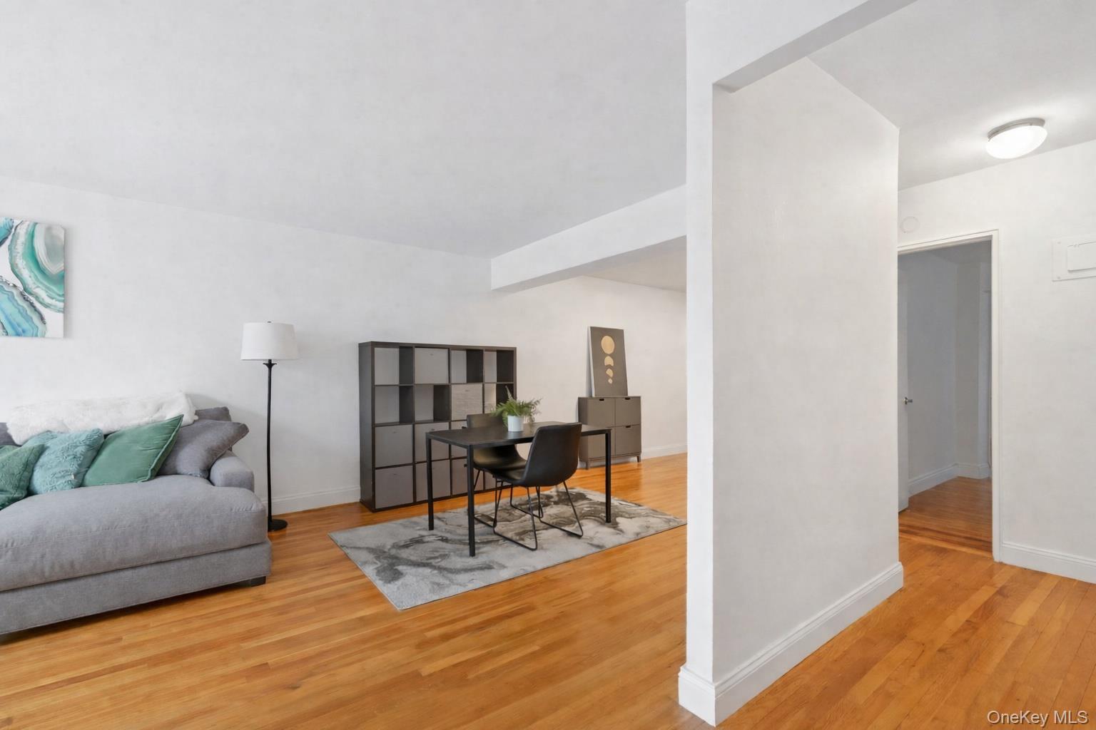 #13 photo, 30 N Broadway, 紐約州 White Plains , NY 10601