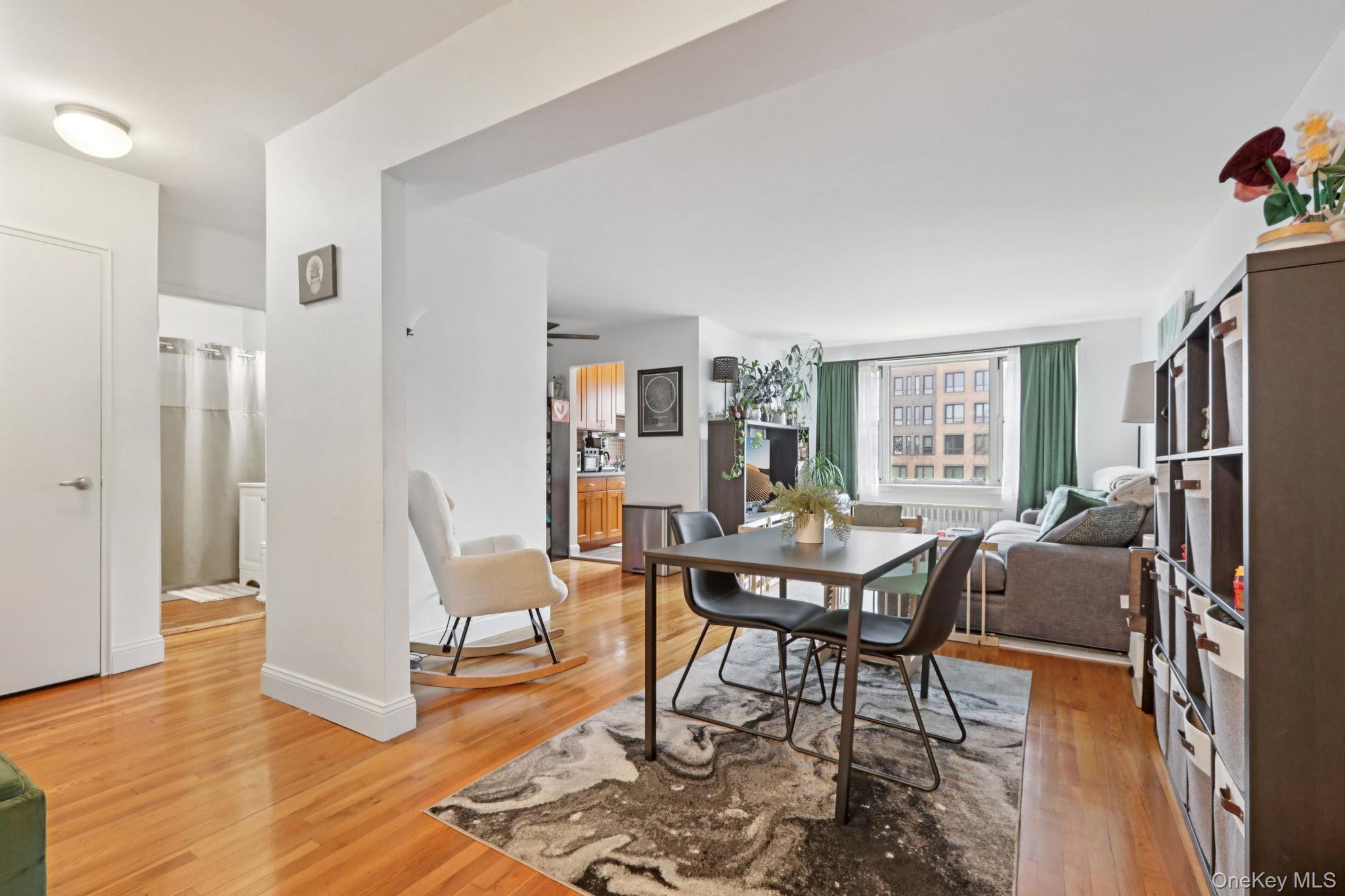 #16 photo, 30 N Broadway, 紐約州 White Plains , NY 10601