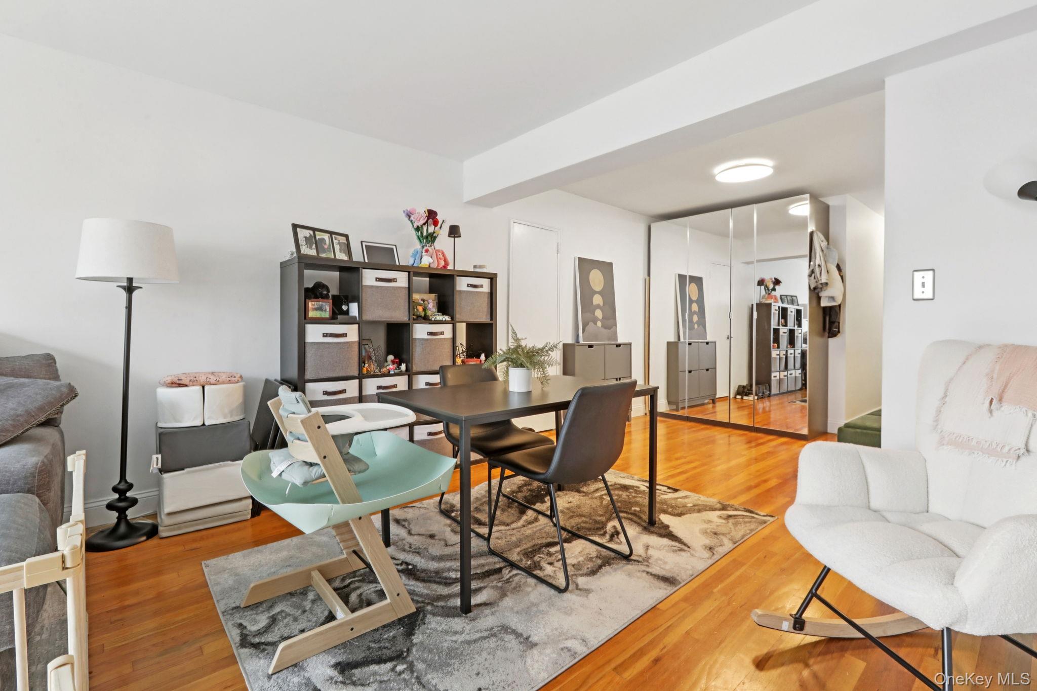 #18 photo, 30 N Broadway, 紐約州 White Plains , NY 10601