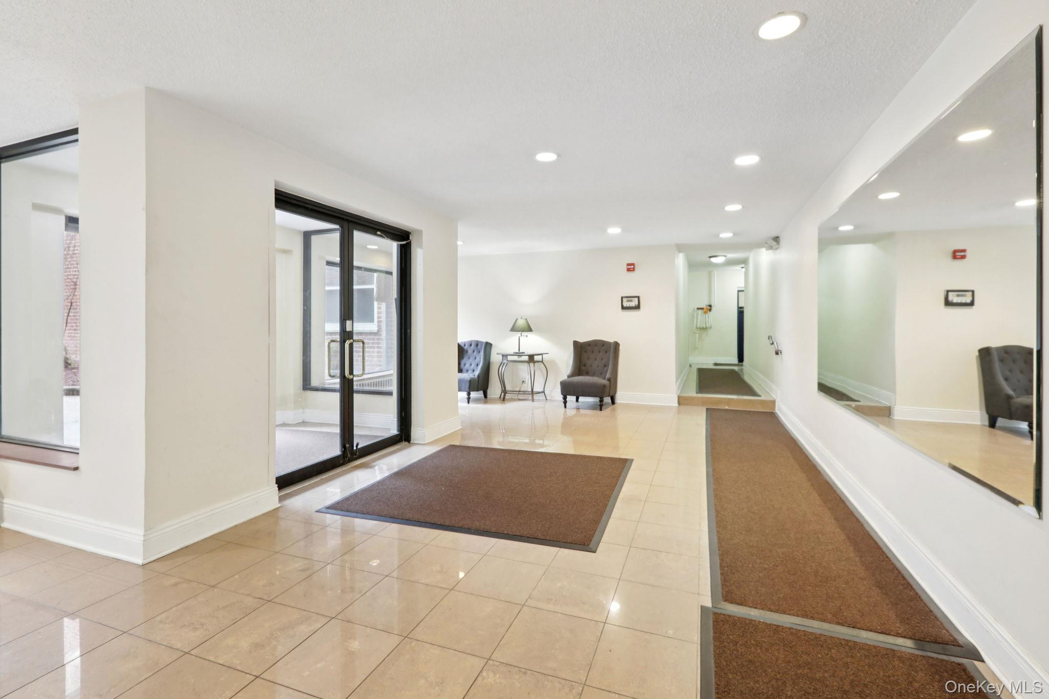 #4 photo, 30 N Broadway, 紐約州 White Plains , NY 10601