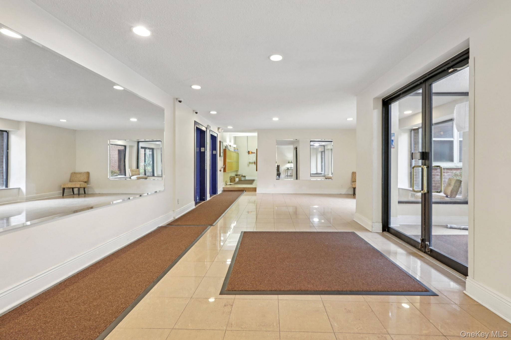 #6 photo, 30 N Broadway, 紐約州 White Plains , NY 10601