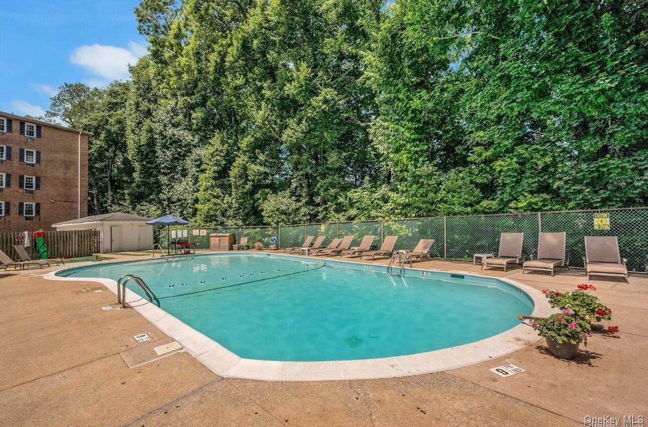 #6 photo, 4 Consulate Drive, Tuckahoe , NY 10707