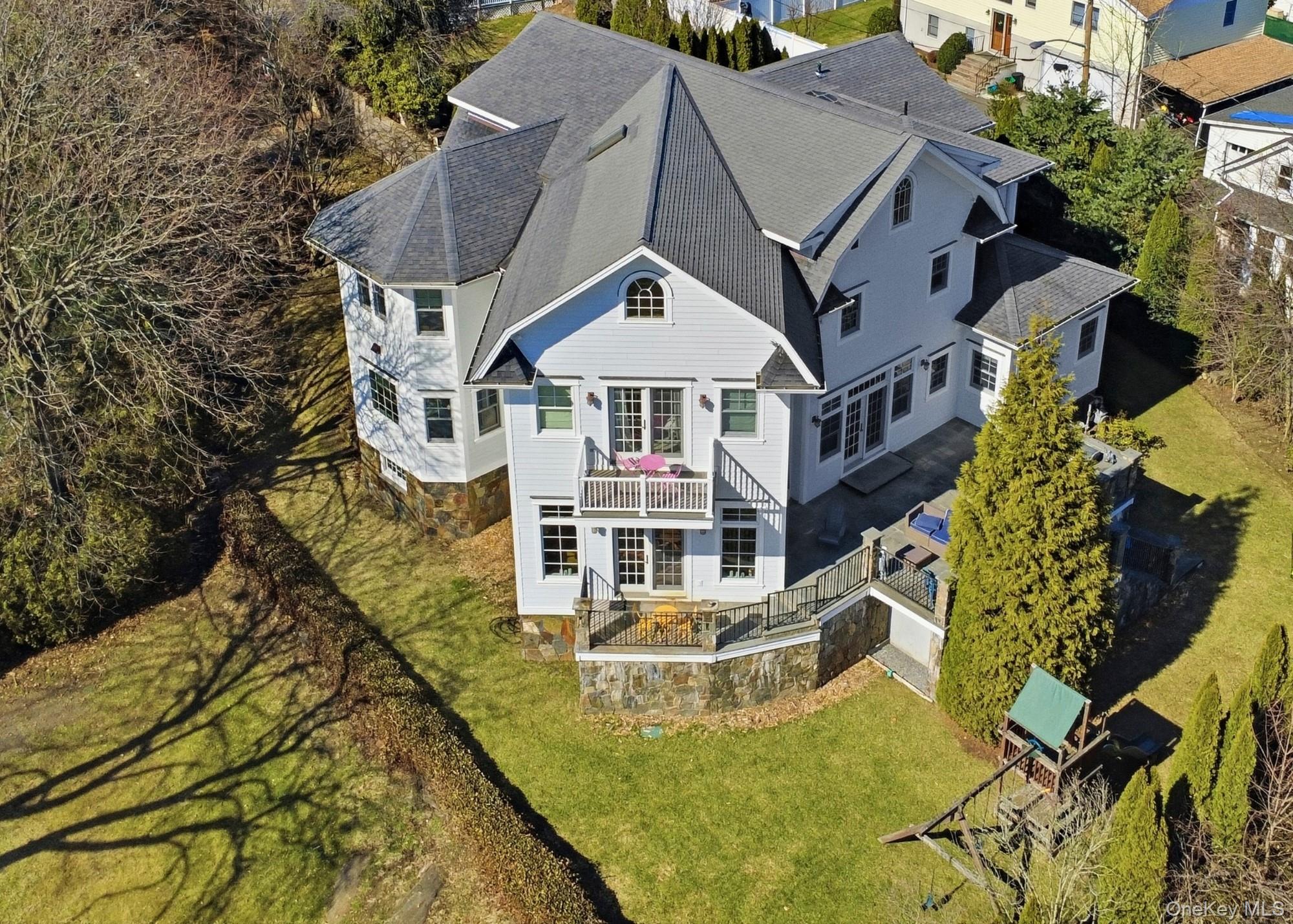 #3 photo, 74 Old Post Lane, Mamaroneck , NY 10543