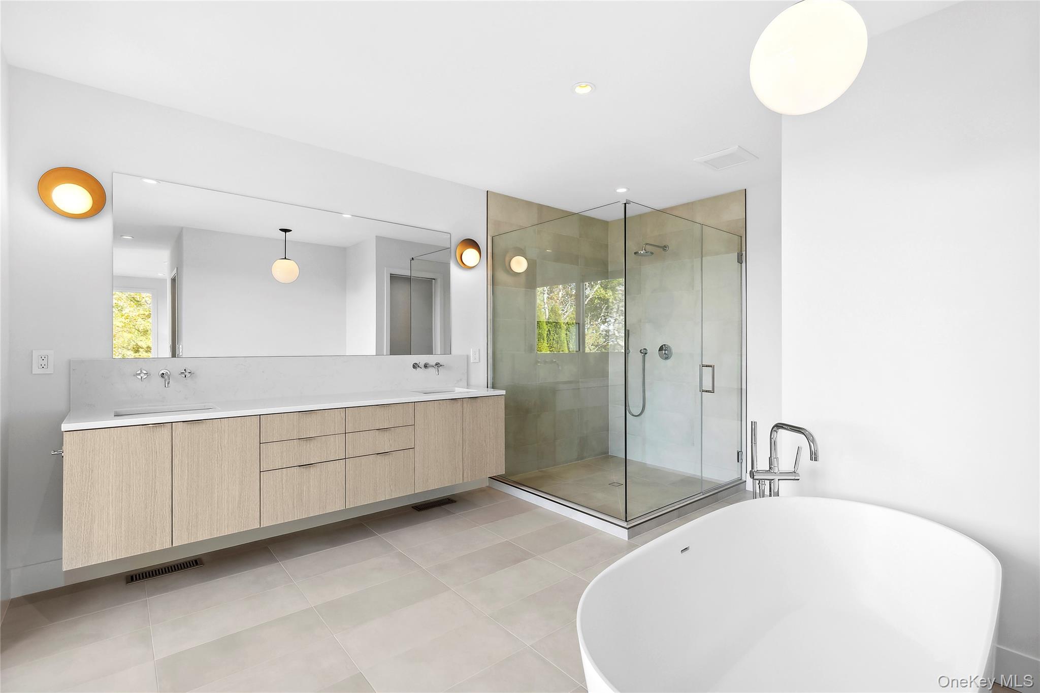 #15 photo, 32 School Street, East Hampton , NY 11937