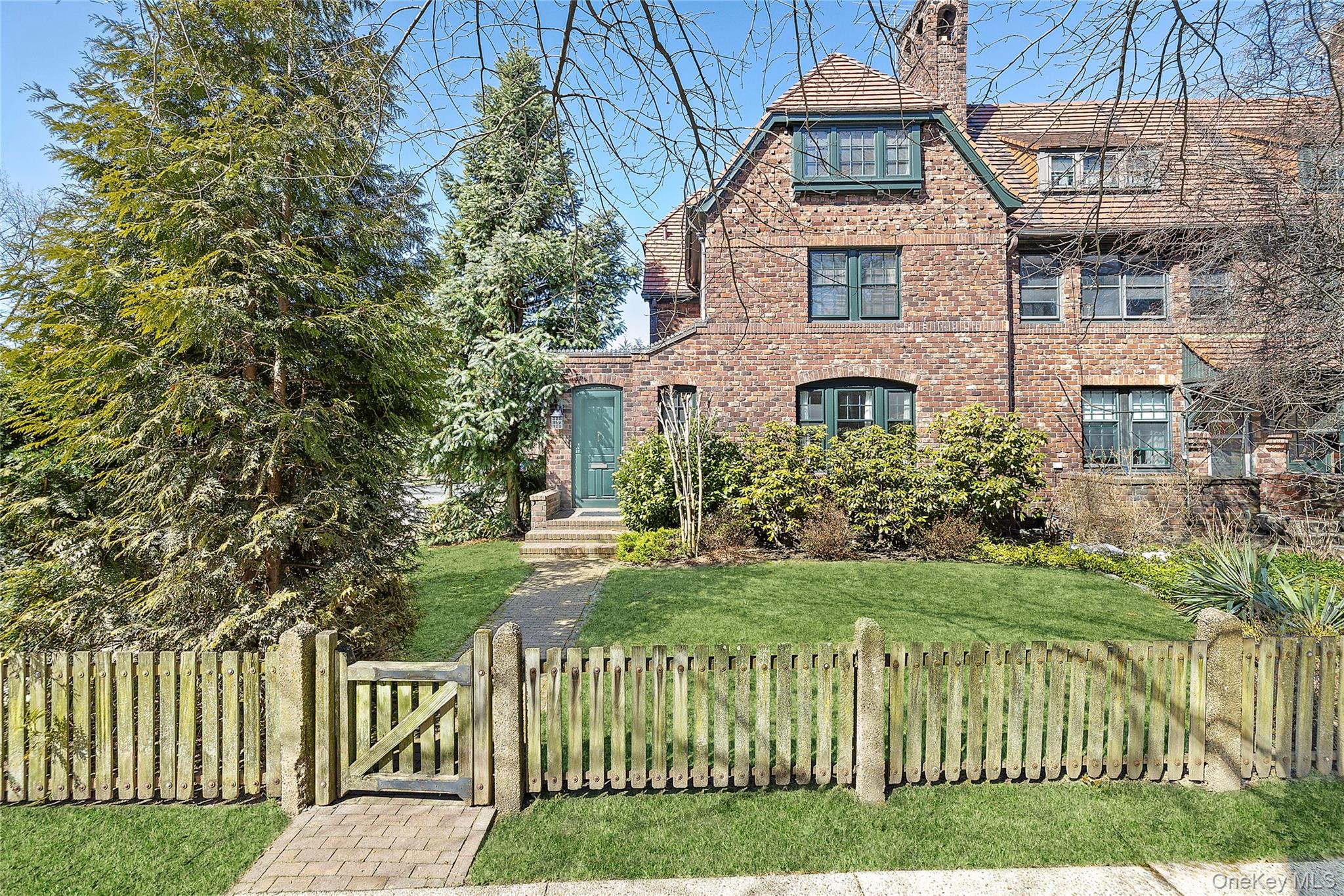#1 photo, 205 Puritan Avenue, كوينز Forest Hills , NY 11375