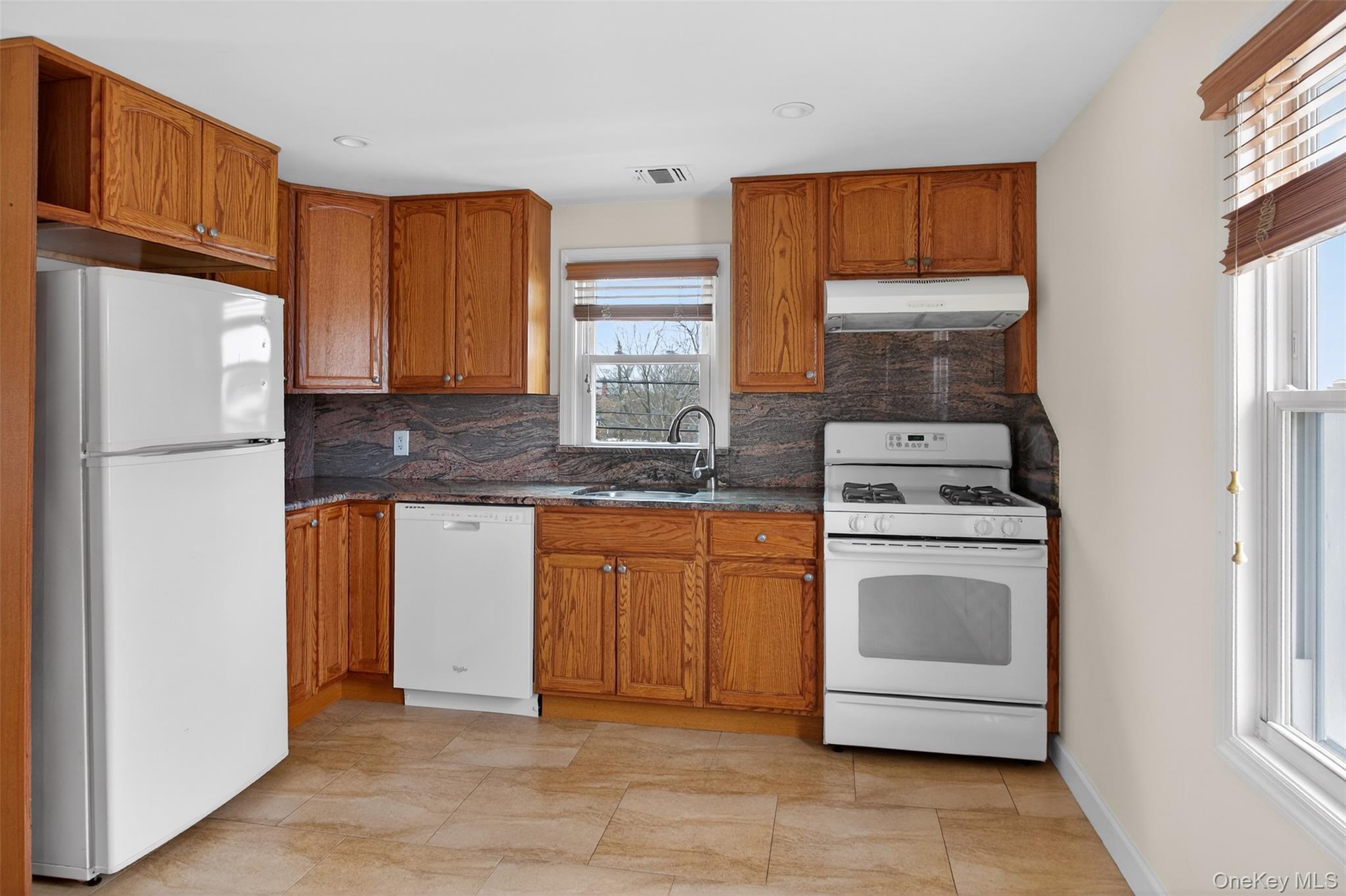 #1 photo, 256 Royal Avenue, Mineola , NY 11501