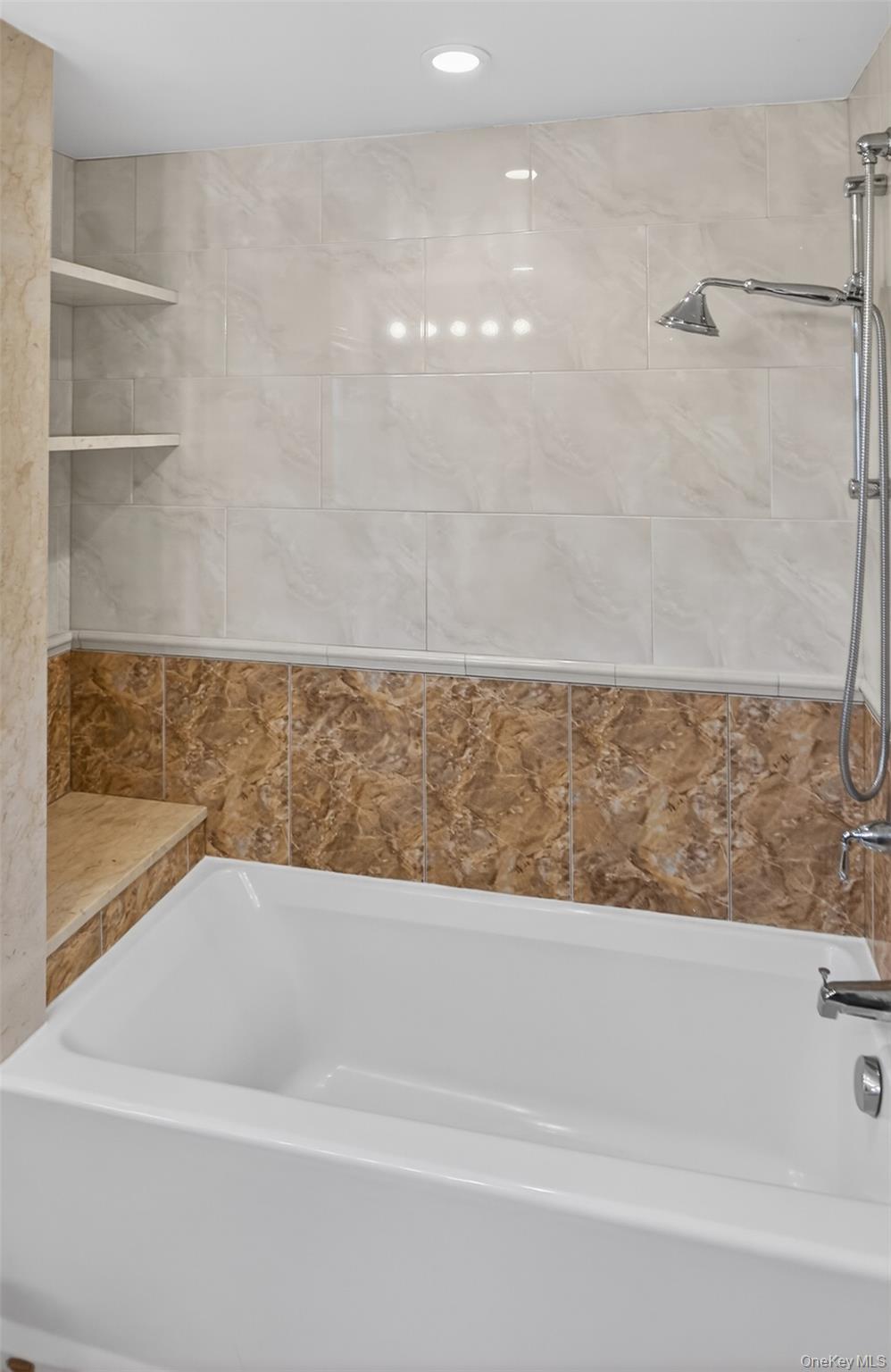 #12 photo, 256 Royal Avenue, Mineola , NY 11501