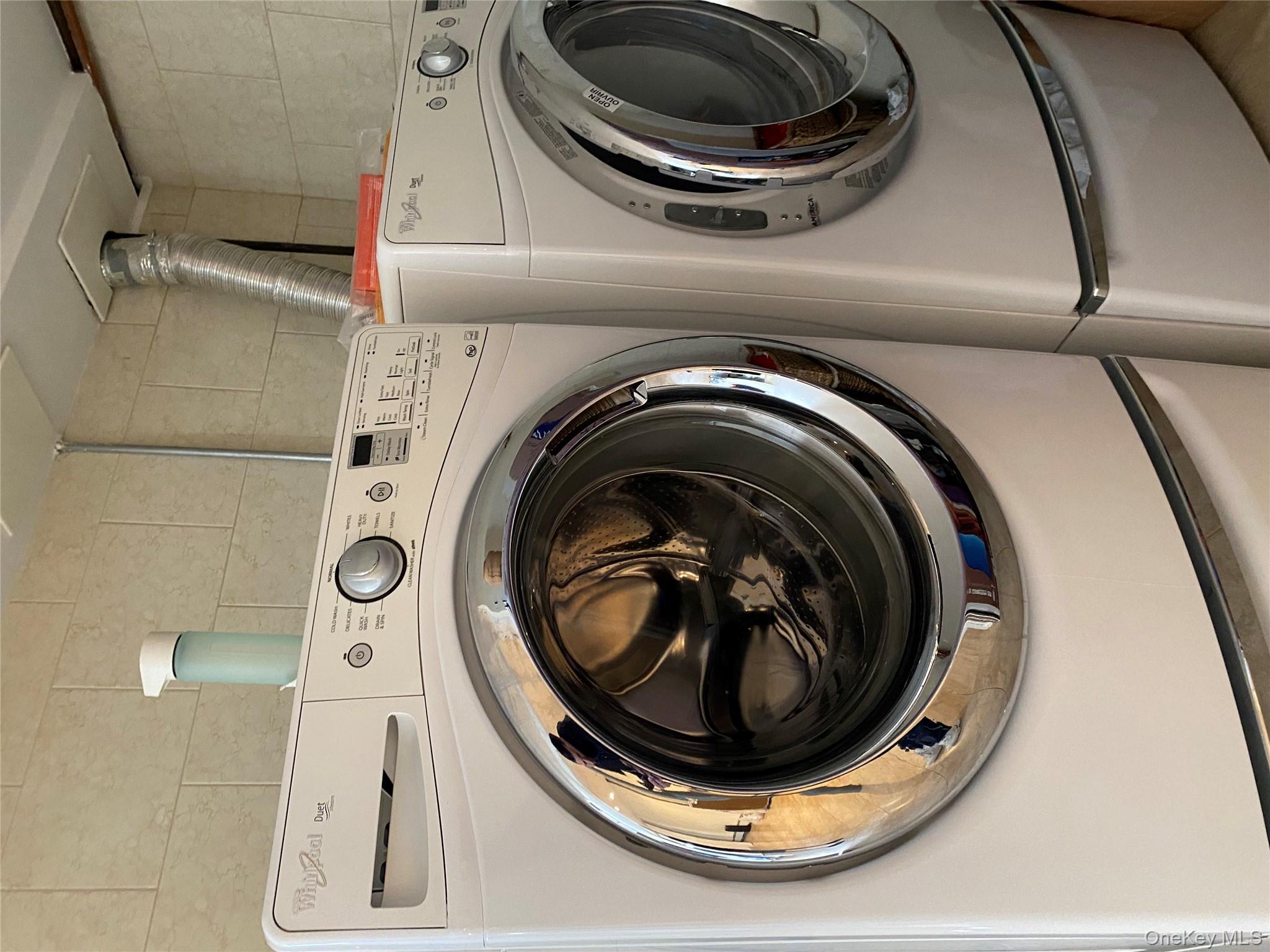 #15 photo, 256 Royal Avenue, Mineola , NY 11501