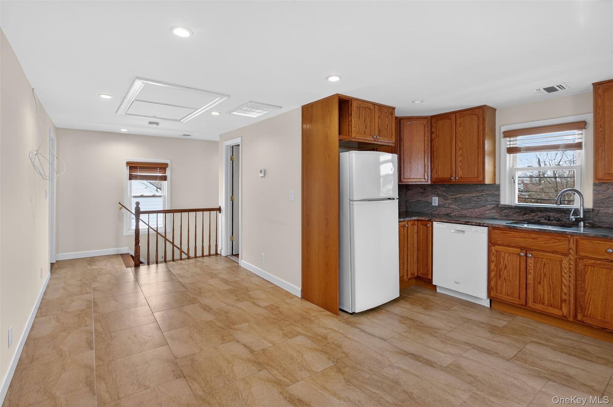 #2 photo, 256 Royal Avenue, Mineola , NY 11501