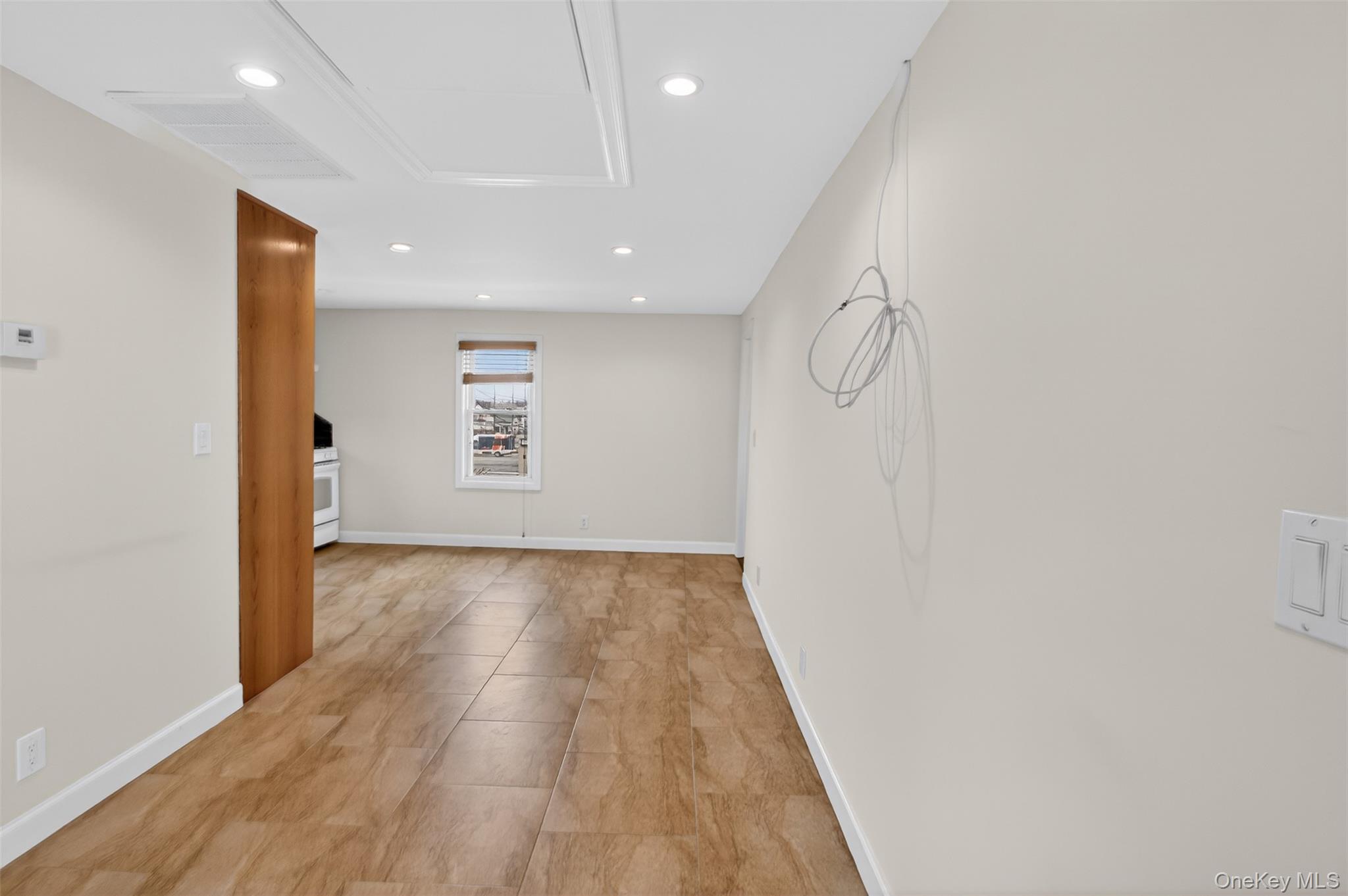 #3 photo, 256 Royal Avenue, Mineola , NY 11501