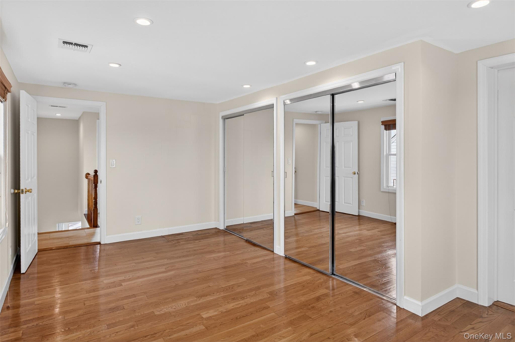 #4 photo, 256 Royal Avenue, Mineola , NY 11501