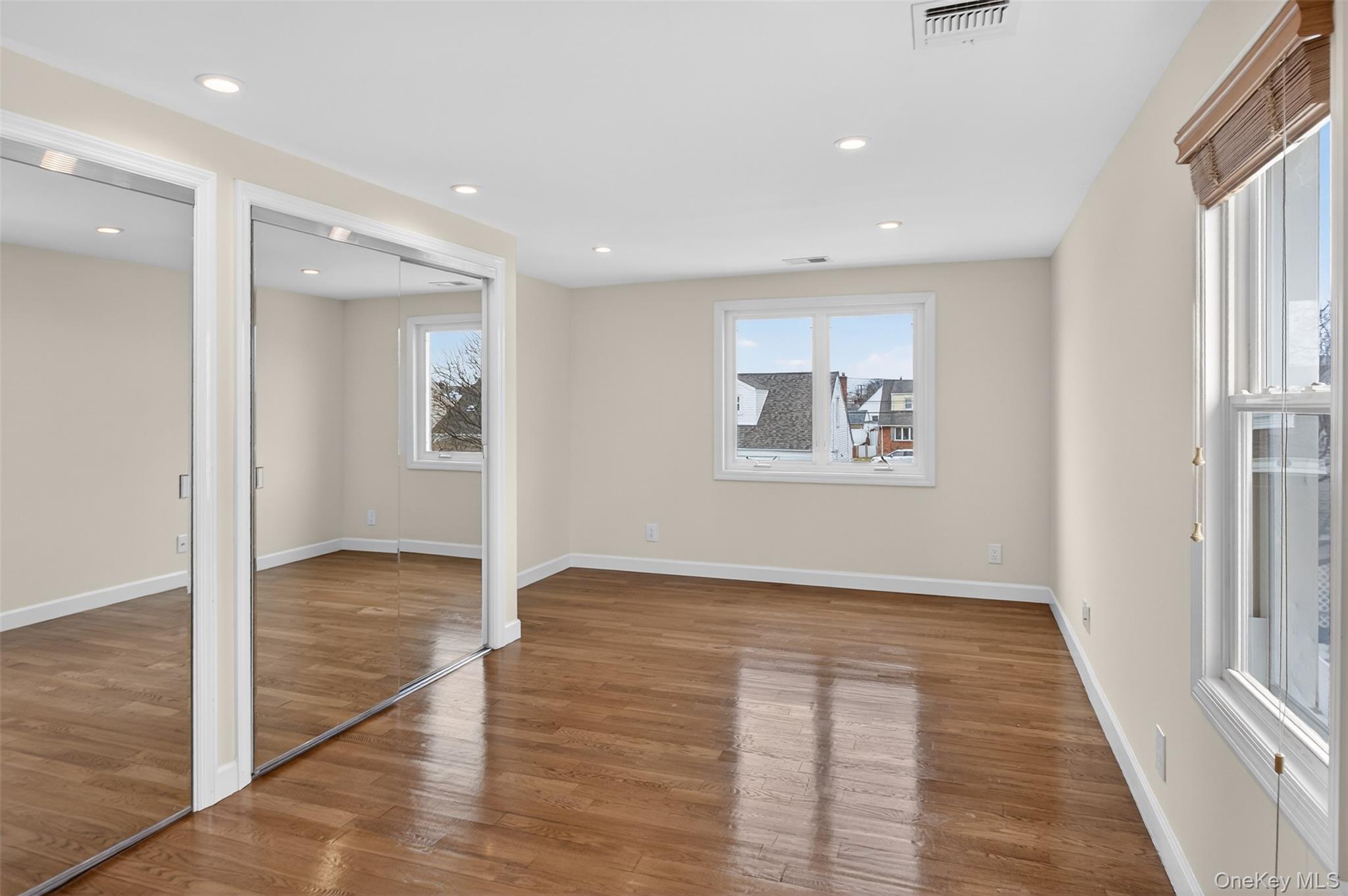 #5 photo, 256 Royal Avenue, Mineola , NY 11501