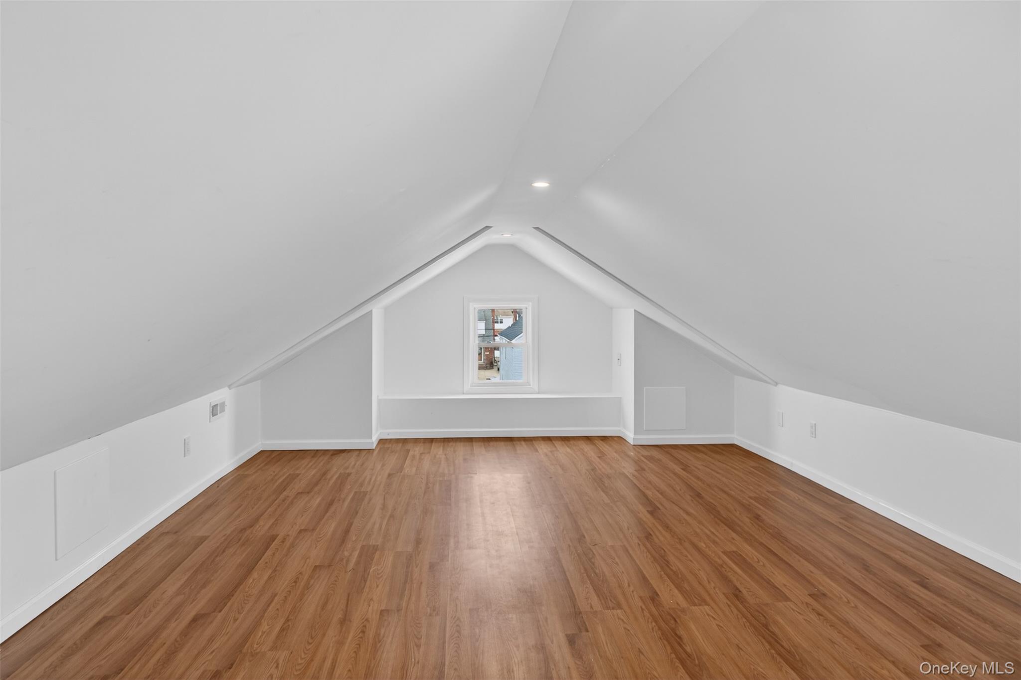 #9 photo, 256 Royal Avenue, Mineola , NY 11501