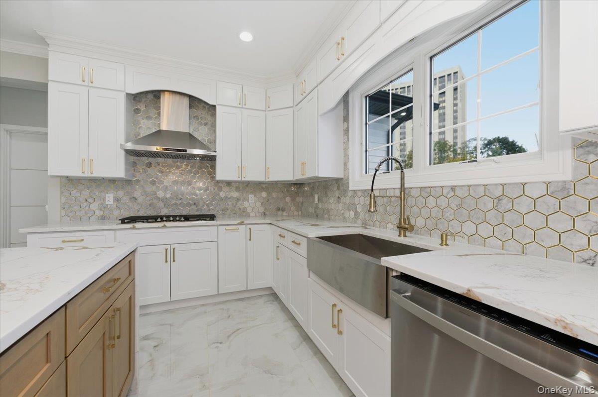 #13 photo, 2235 1st Street, Нассау ‖ East Meadow , NY 11554