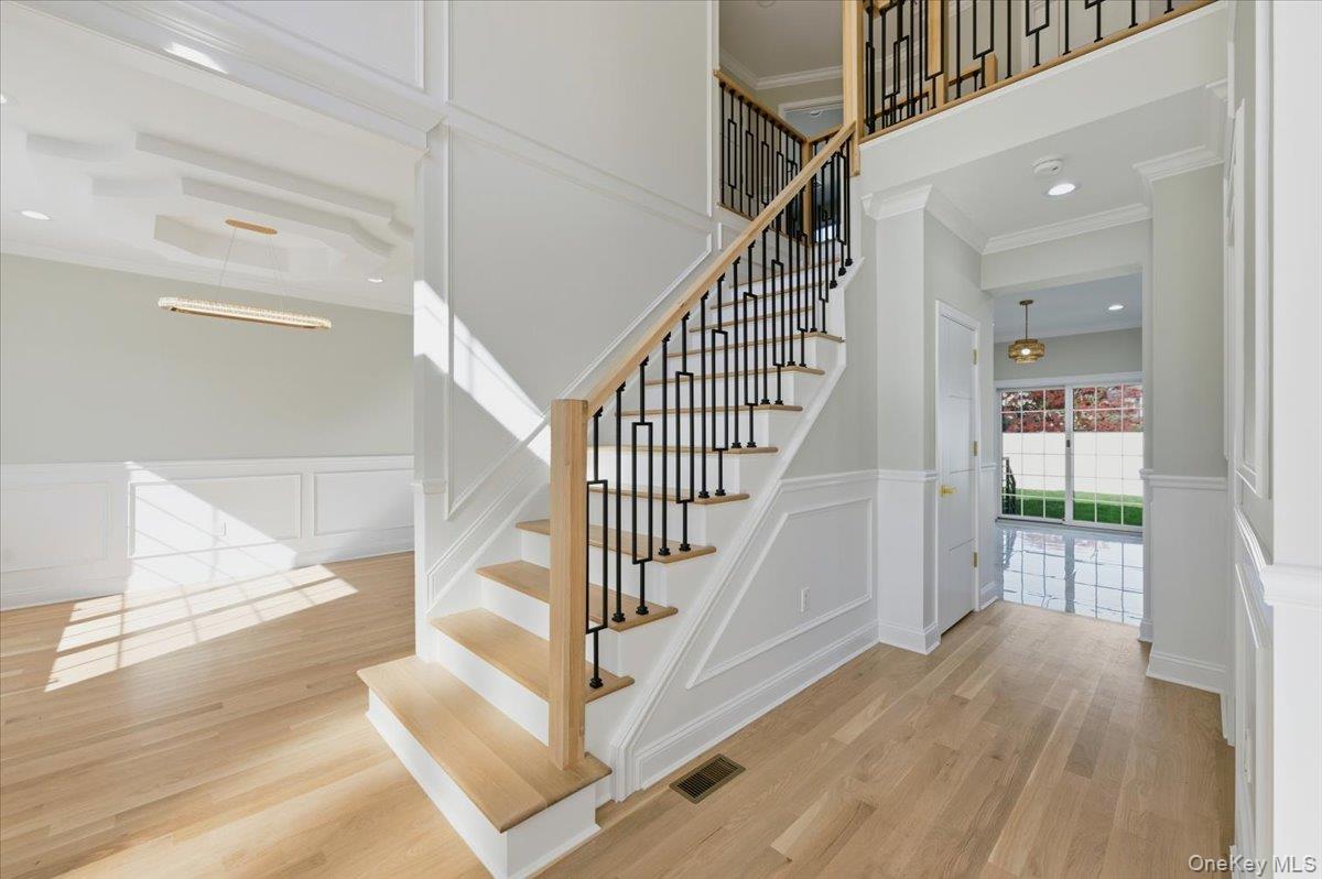 #3 photo, 2235 1st Street, Нассау ‖ East Meadow , NY 11554