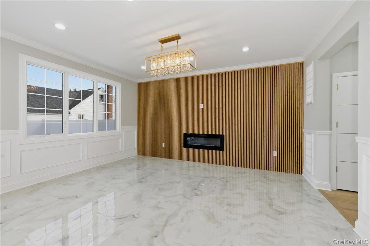 #8 photo, 2235 1st Street, Нассау ‖ East Meadow , NY 11554