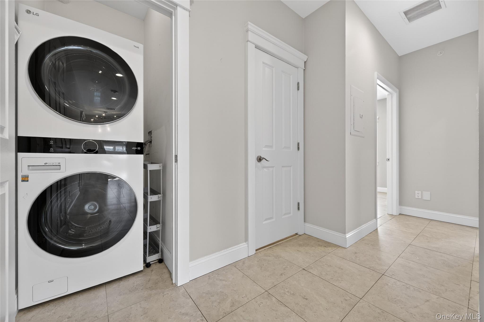 #15 photo, 24 Bayville Avenue, Bayville , NY 11709