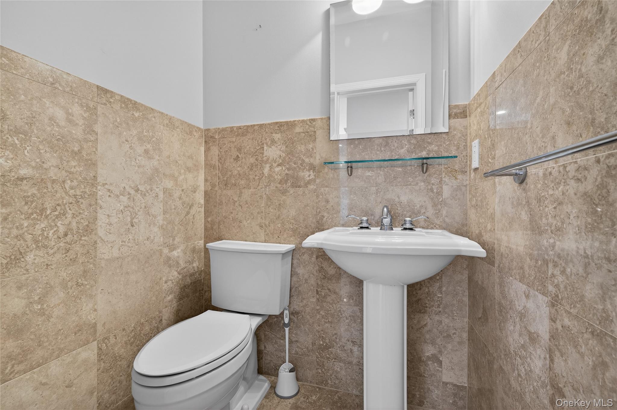 #16 photo, 24 Bayville Avenue, Bayville , NY 11709