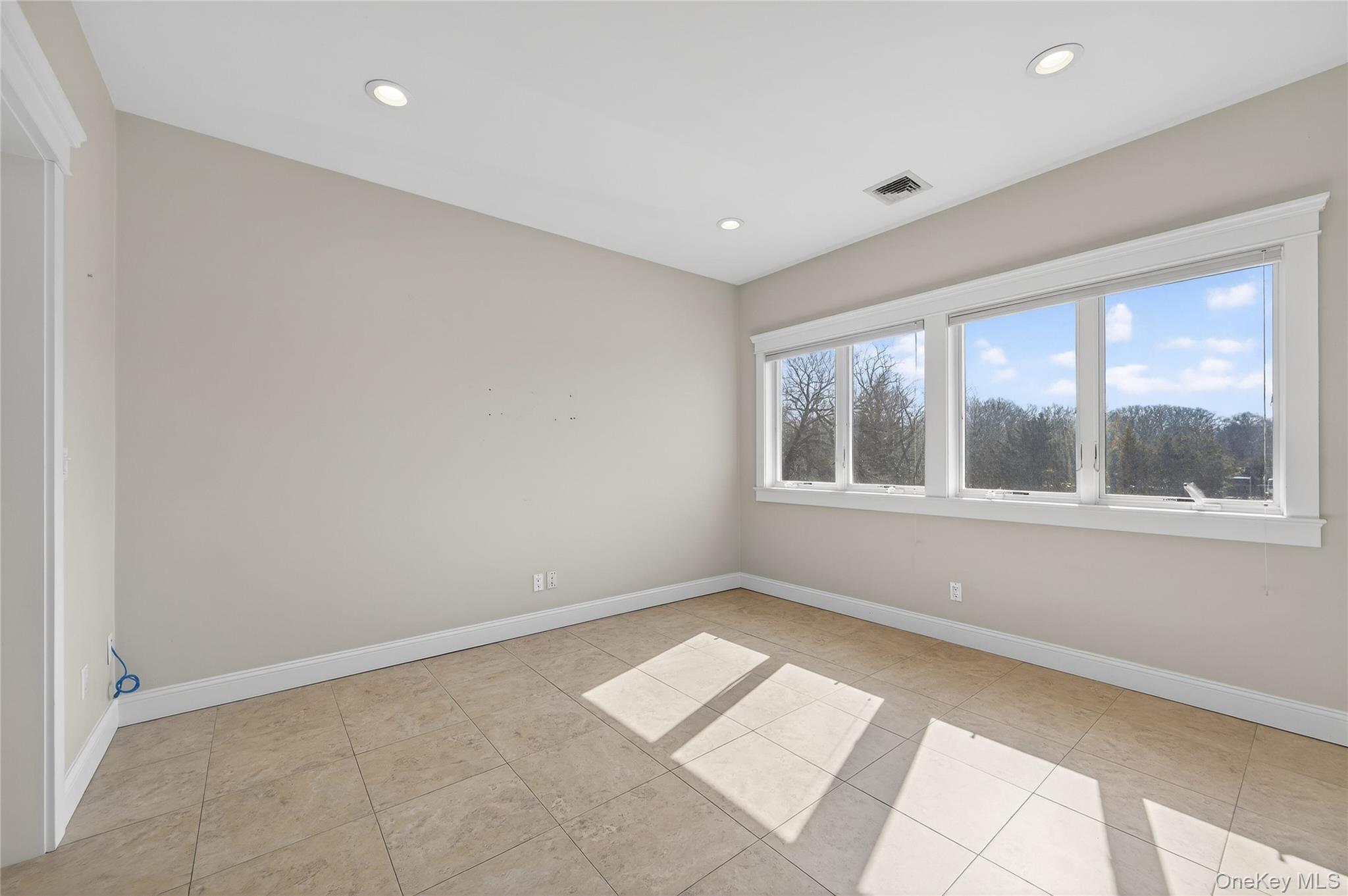 #3 photo, 24 Bayville Avenue, Bayville , NY 11709