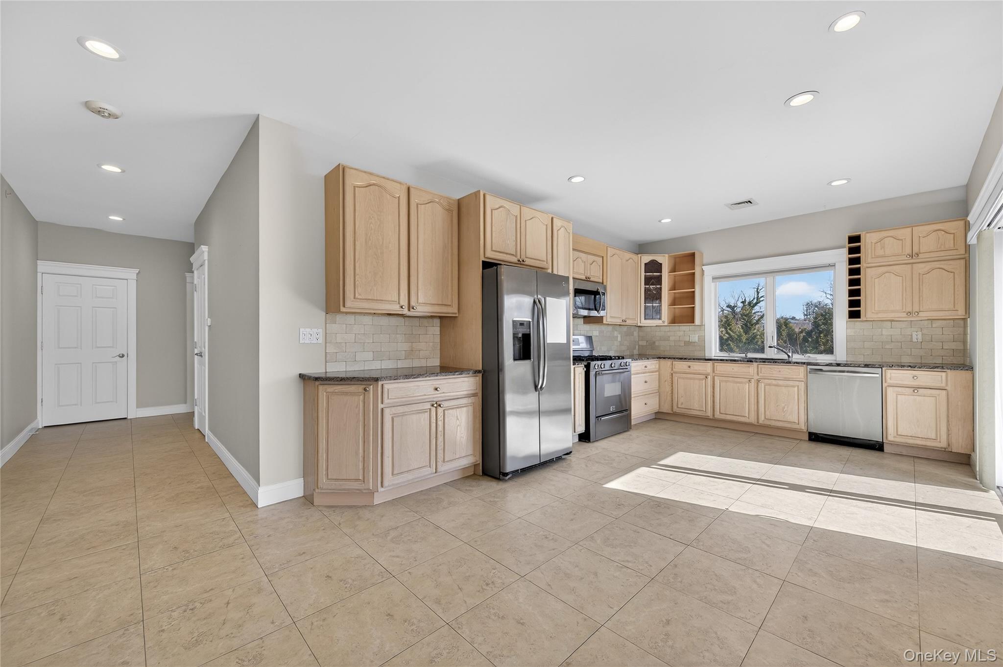 #4 photo, 24 Bayville Avenue, Bayville , NY 11709