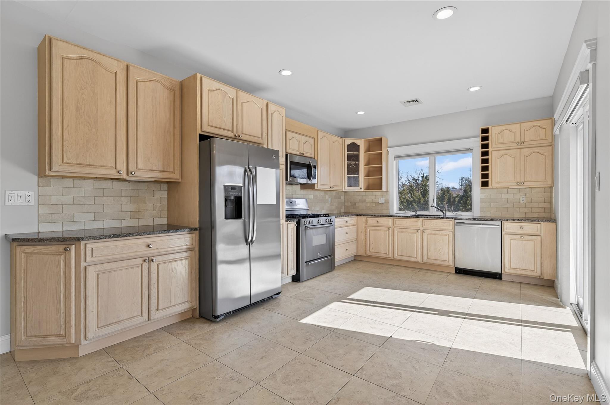 #5 photo, 24 Bayville Avenue, Bayville , NY 11709