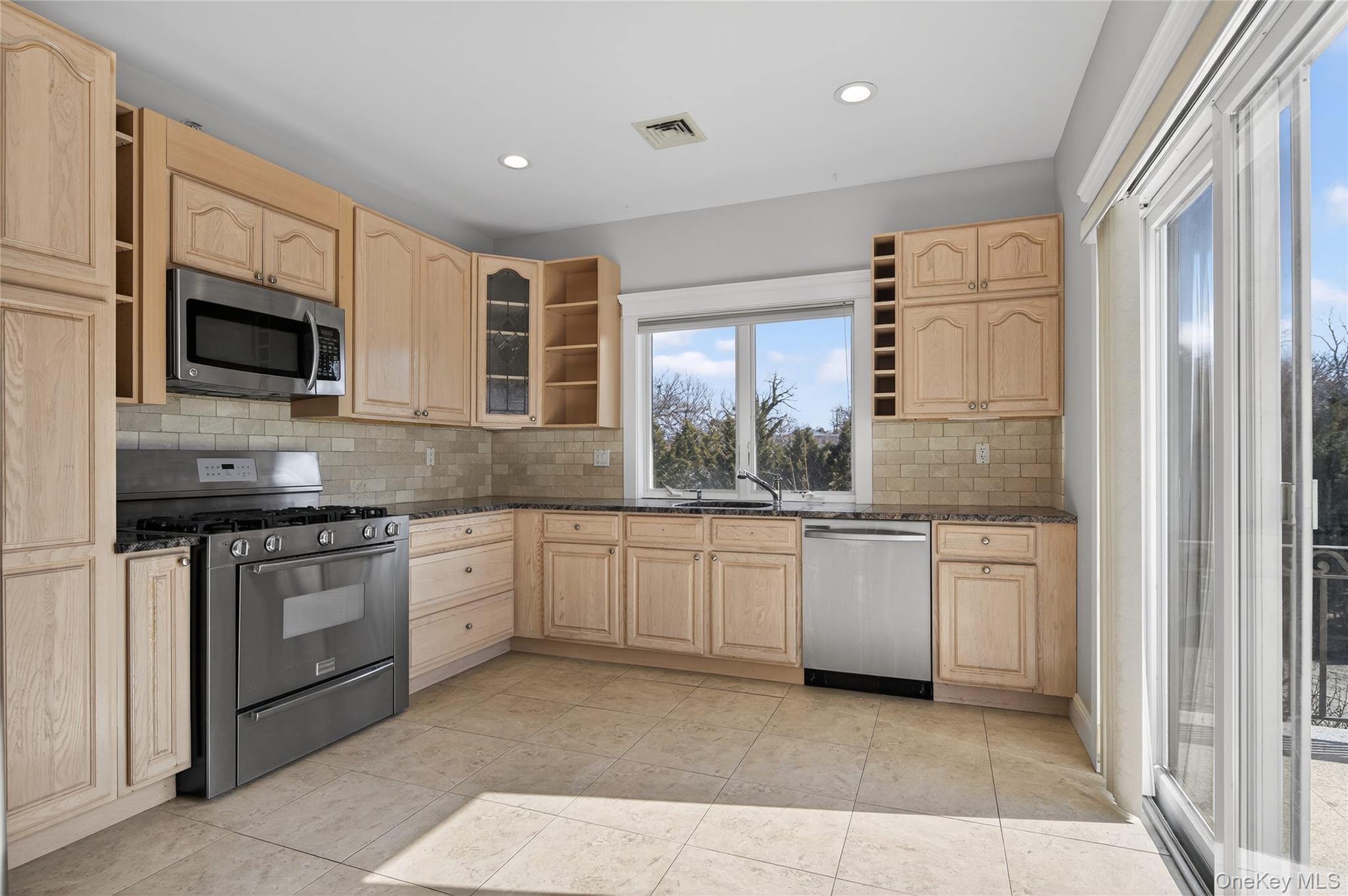 #7 photo, 24 Bayville Avenue, Bayville , NY 11709