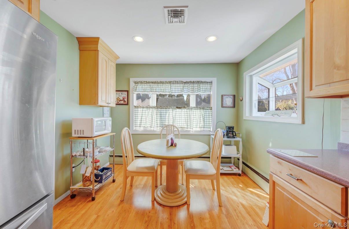 #5 photo, 8 Leeward Lane, Commack , NY 11725