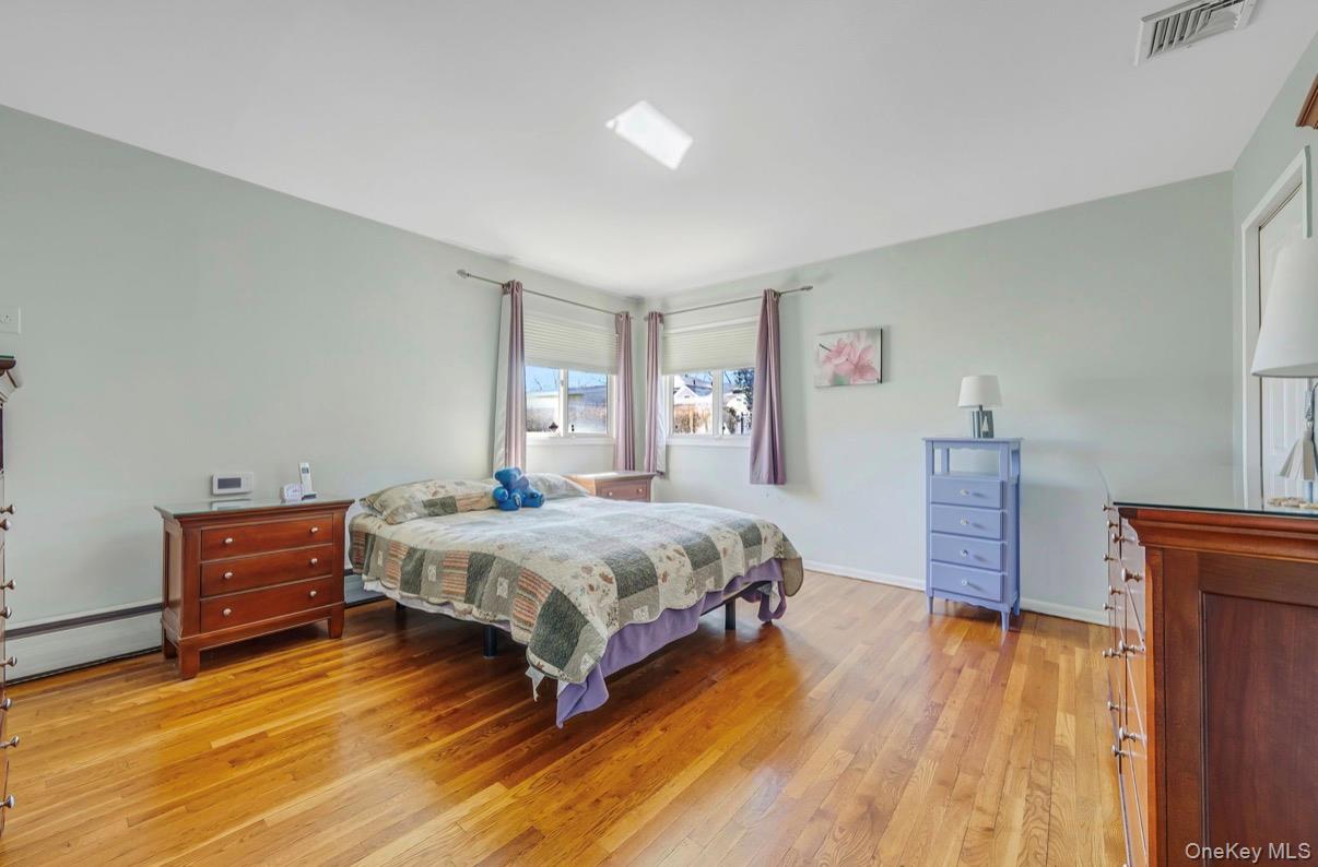 #8 photo, 8 Leeward Lane, Commack , NY 11725