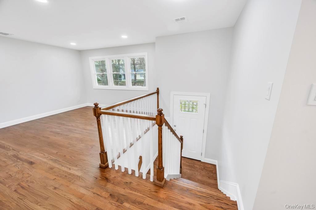 #10 photo, 339 Avenue B, 東長島 Ronkonkoma , NY 11779