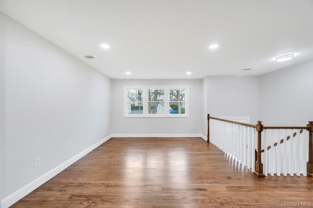 #11 photo, 339 Avenue B, 東長島 Ronkonkoma , NY 11779