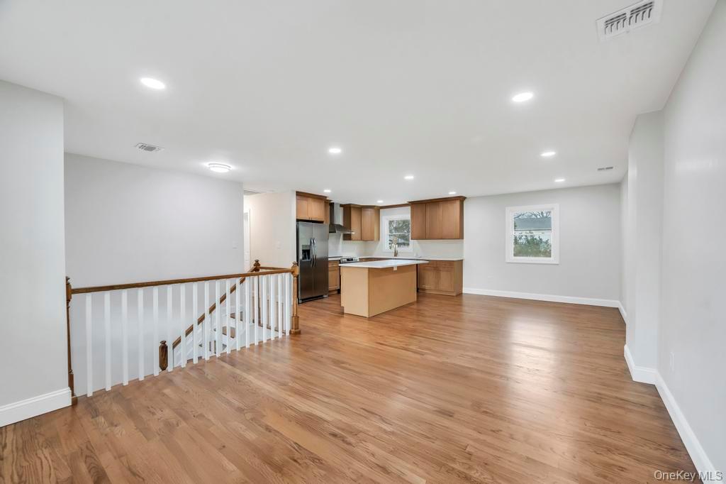 #12 photo, 339 Avenue B, 東長島 Ronkonkoma , NY 11779