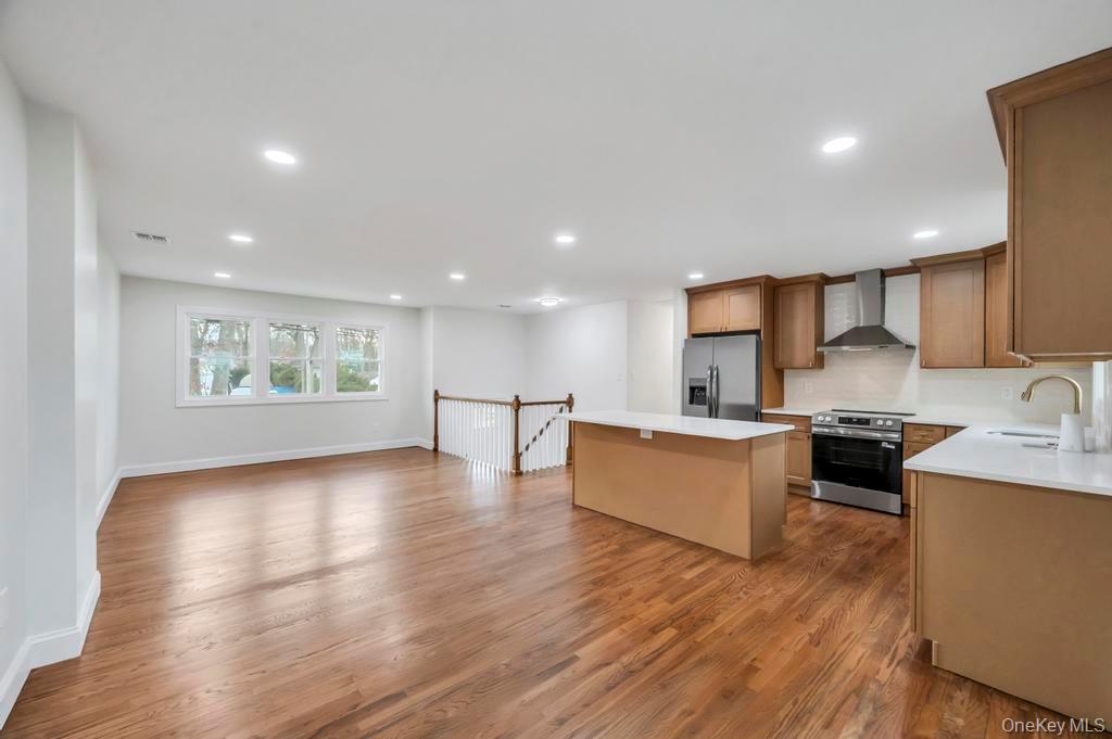 #14 photo, 339 Avenue B, 東長島 Ronkonkoma , NY 11779