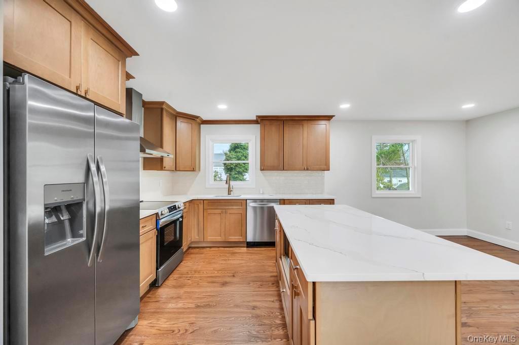 #16 photo, 339 Avenue B, 東長島 Ronkonkoma , NY 11779