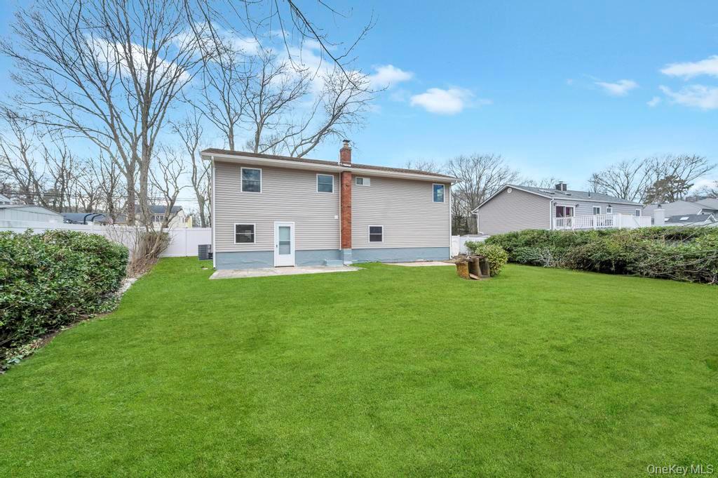 #8 photo, 339 Avenue B, 東長島 Ronkonkoma , NY 11779