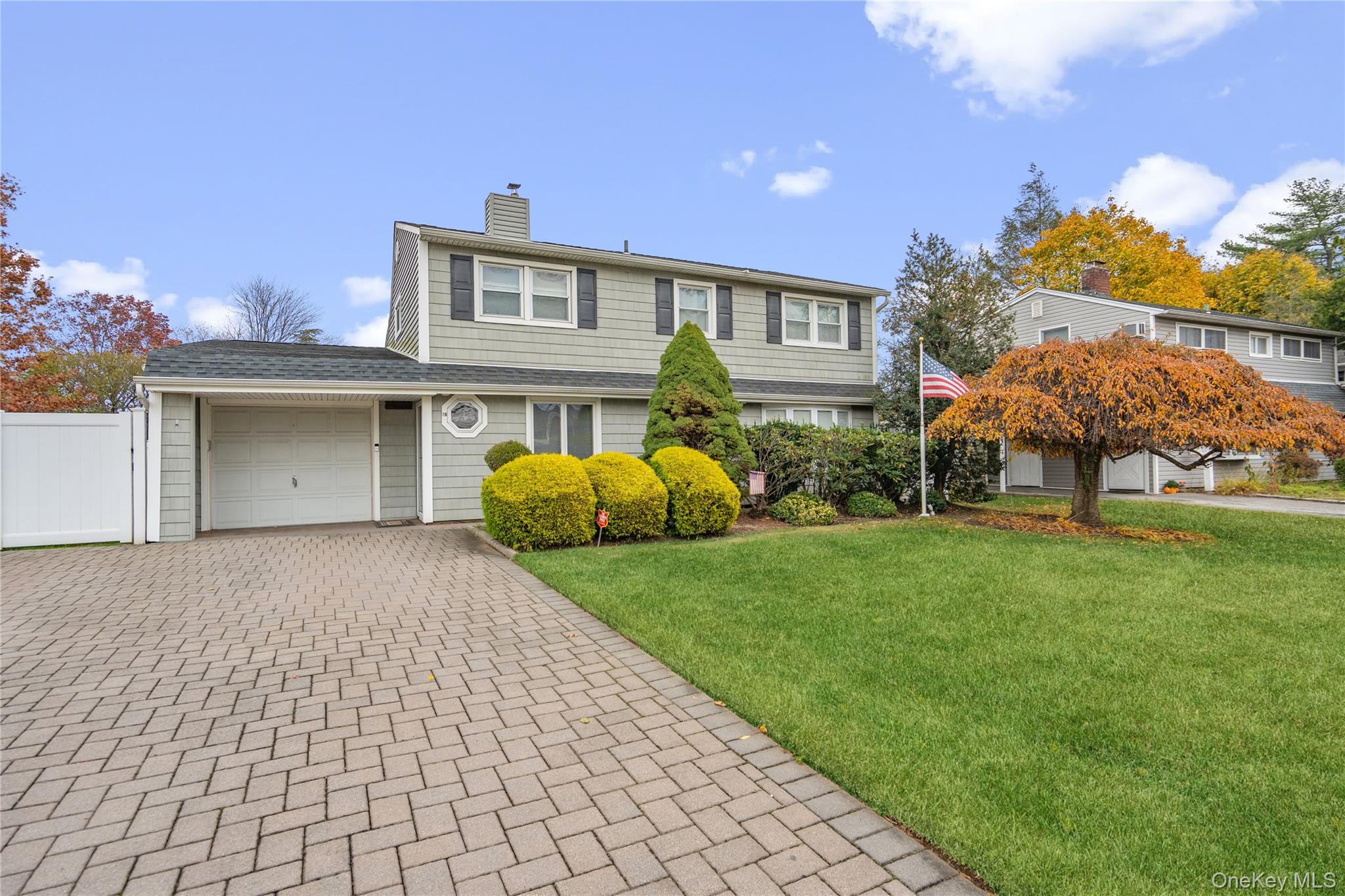 #1 photo, 18 Bridle Lane, ناسو Hicksville , NY 11801