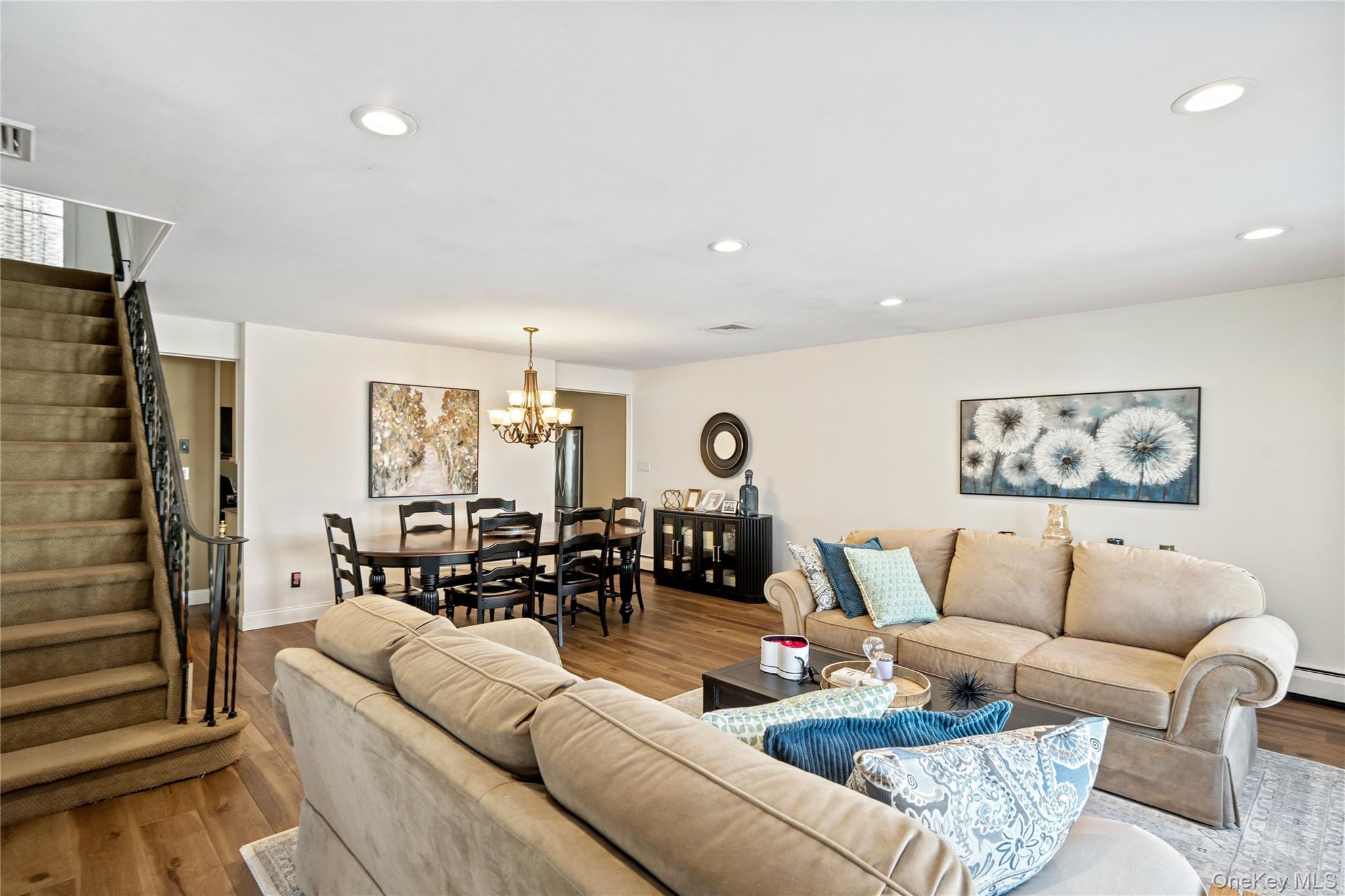 #11 photo, 18 Bridle Lane, ناسو Hicksville , NY 11801