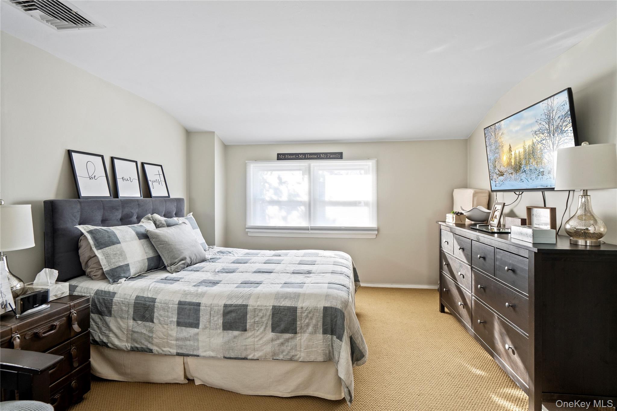 #18 photo, 18 Bridle Lane, ناسو Hicksville , NY 11801