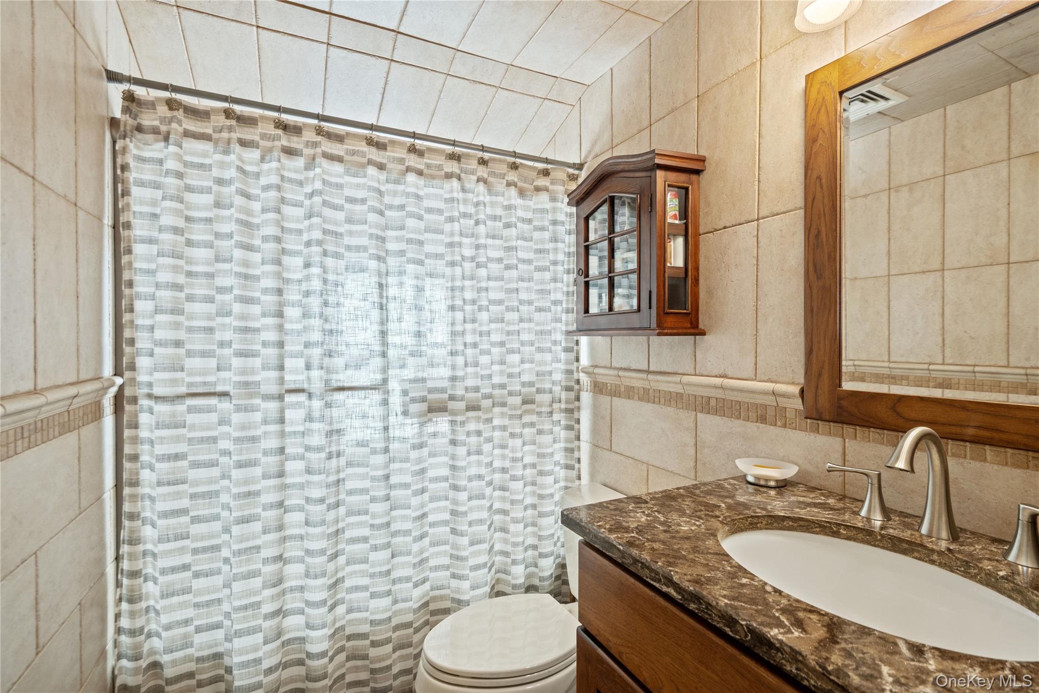 #19 photo, 18 Bridle Lane, ناسو Hicksville , NY 11801