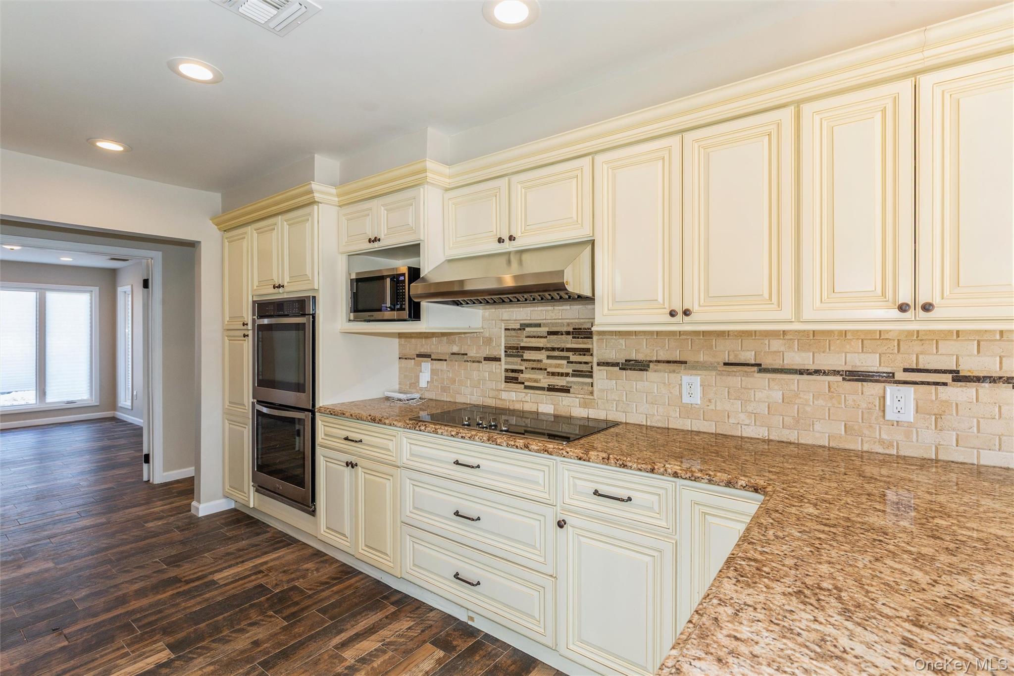 #11 photo, 12 Fowler Lane, सफ़ोक काउंटी Mount Sinai , NY 11766