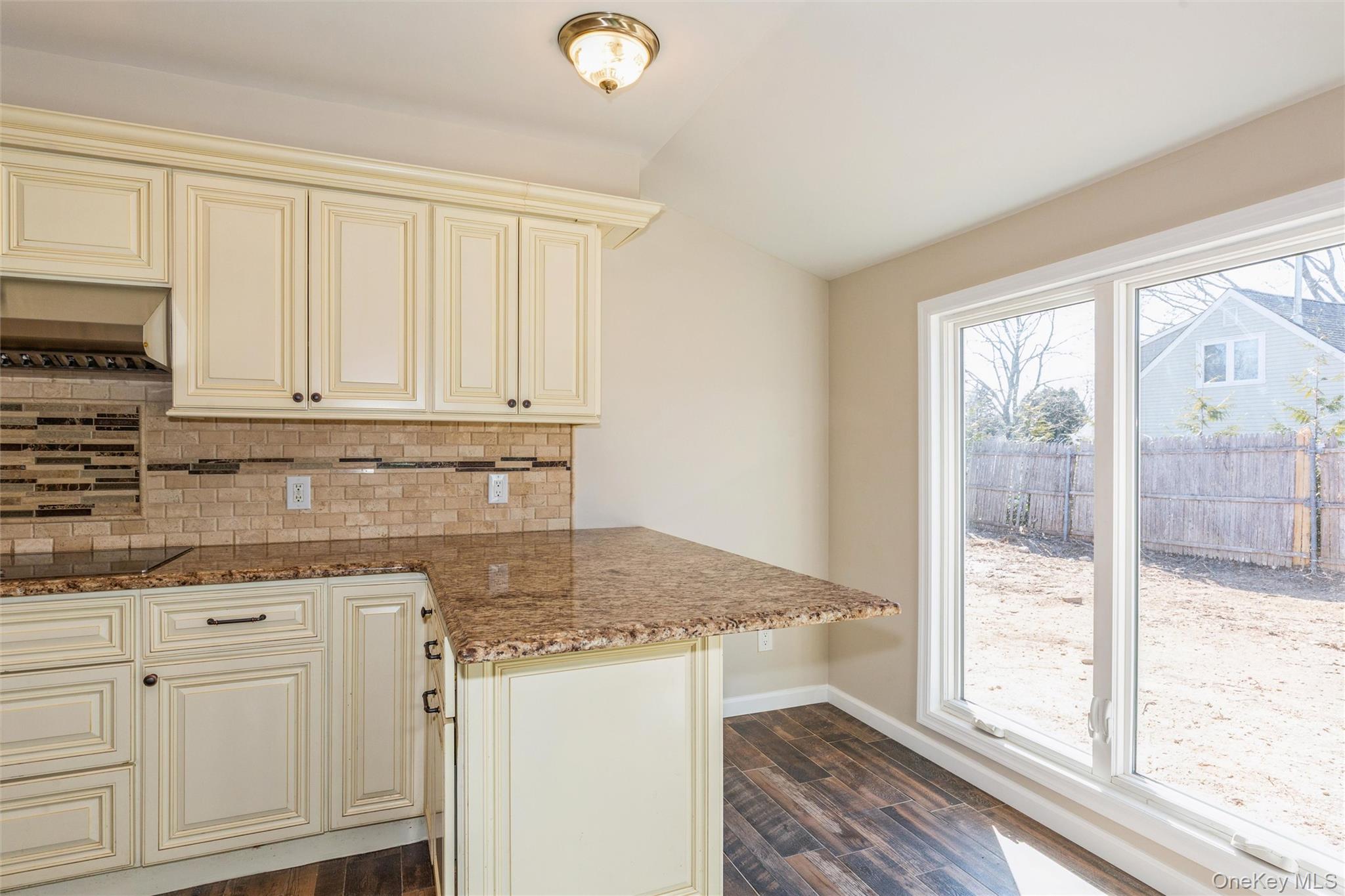 #12 photo, 12 Fowler Lane, सफ़ोक काउंटी Mount Sinai , NY 11766