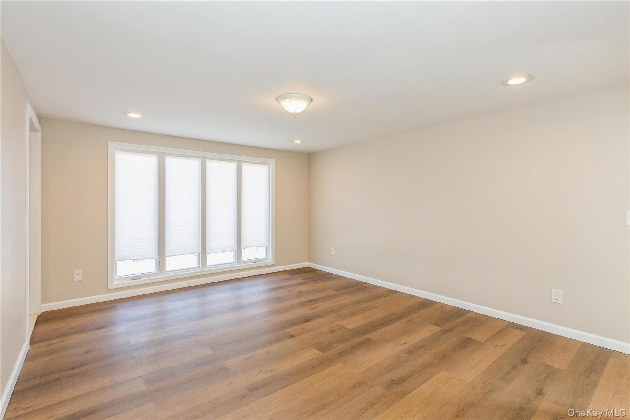 #16 photo, 12 Fowler Lane, सफ़ोक काउंटी Mount Sinai , NY 11766