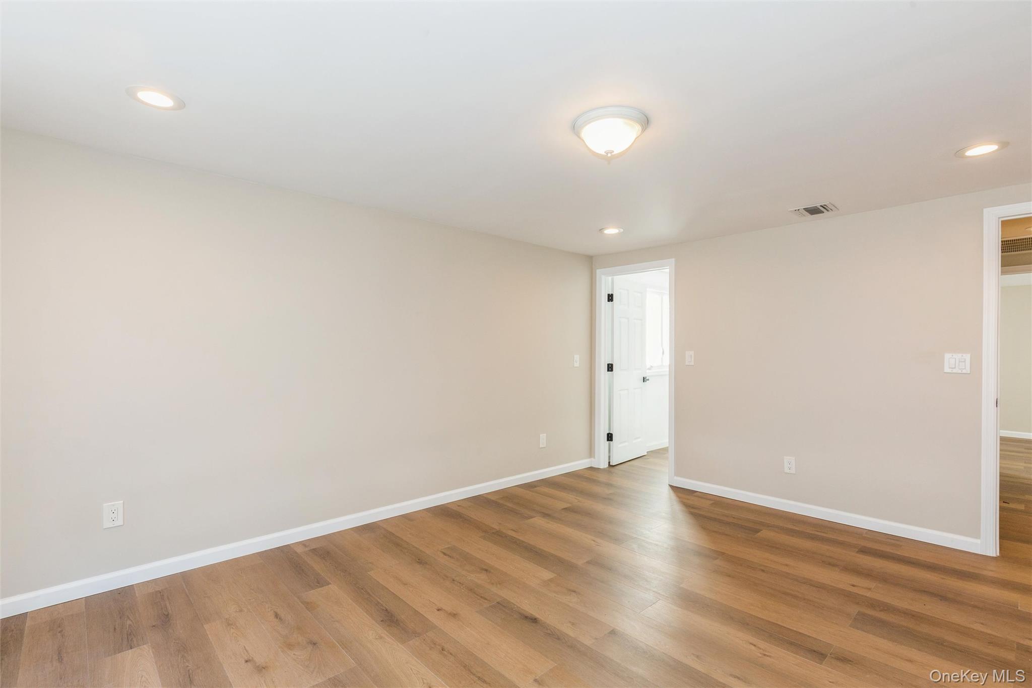 #17 photo, 12 Fowler Lane, सफ़ोक काउंटी Mount Sinai , NY 11766