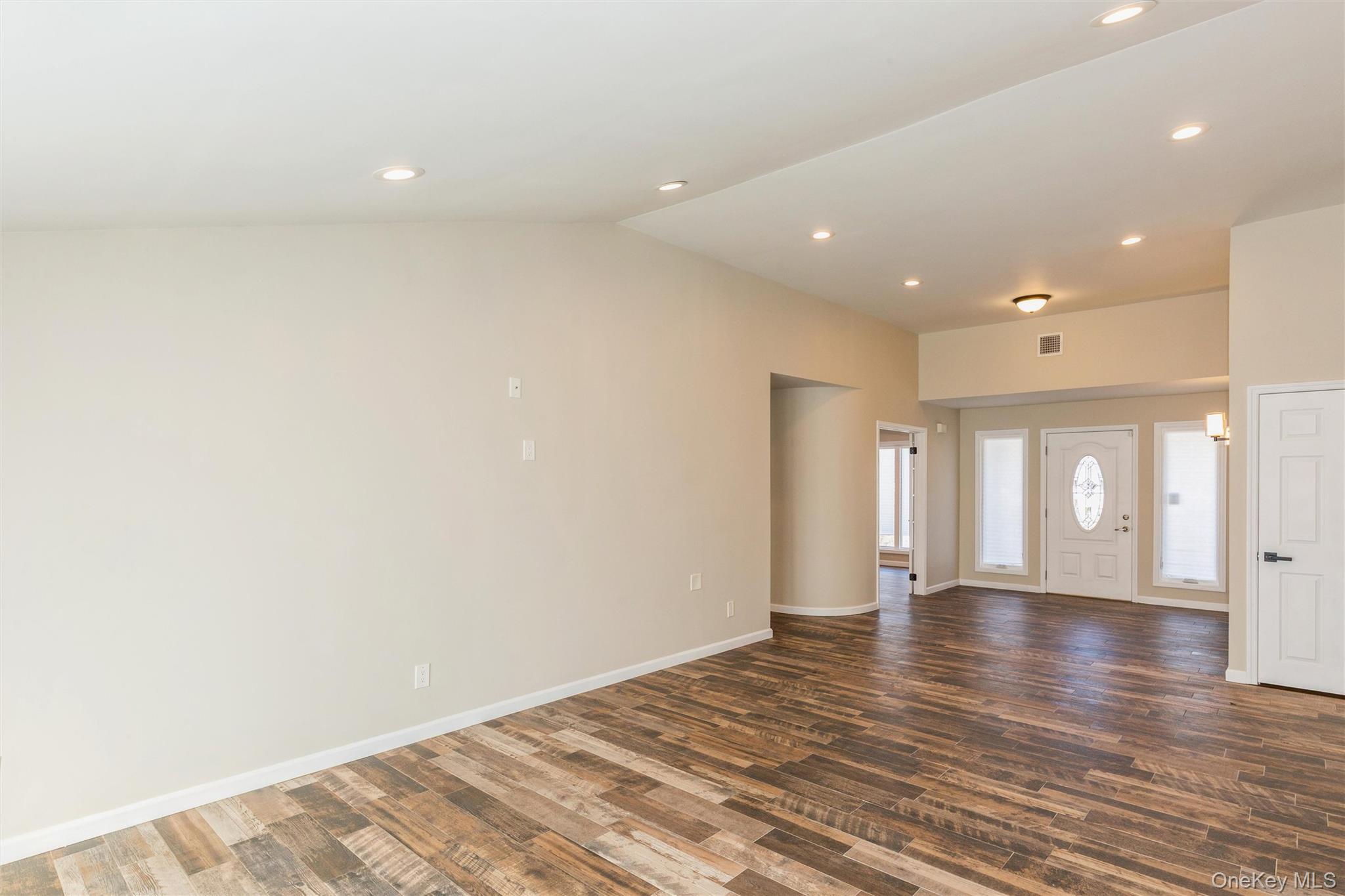 #6 photo, 12 Fowler Lane, सफ़ोक काउंटी Mount Sinai , NY 11766