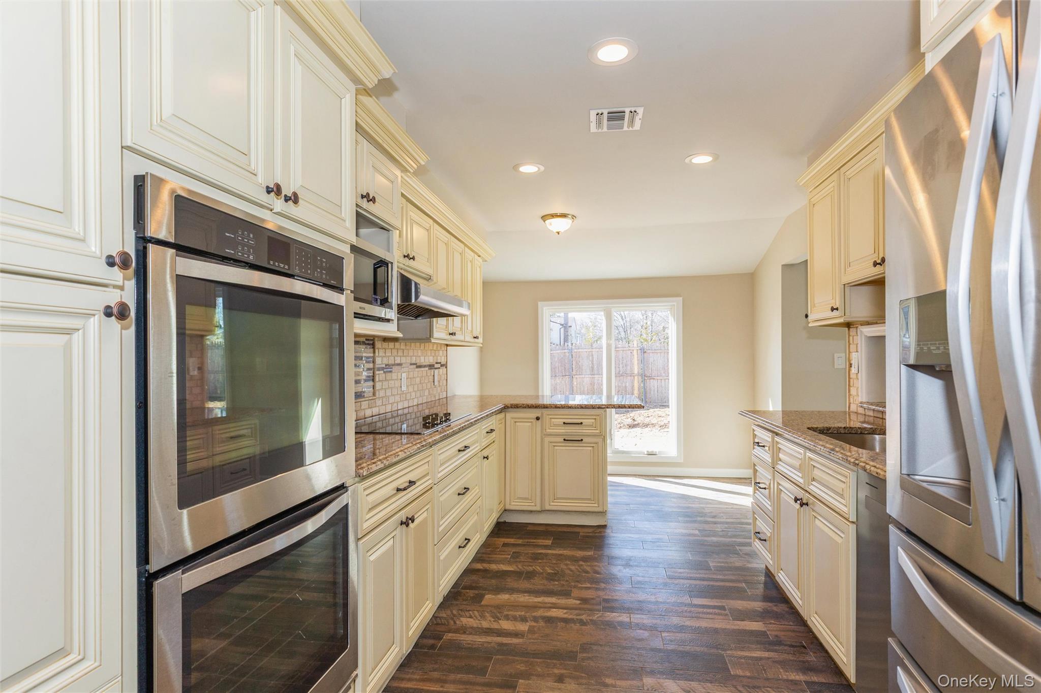 #8 photo, 12 Fowler Lane, सफ़ोक काउंटी Mount Sinai , NY 11766