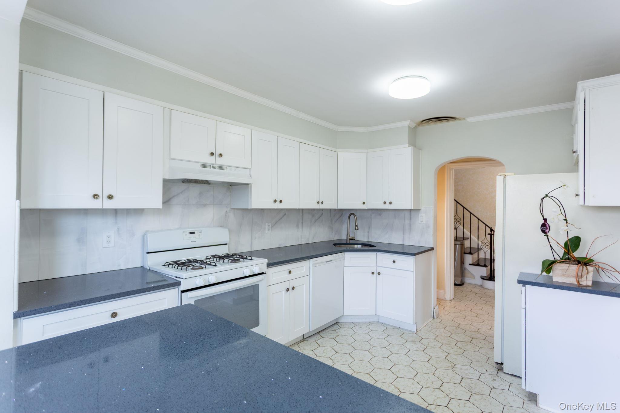 #6 photo, 85-32 213th Street, Hollis Hills , NY 11427