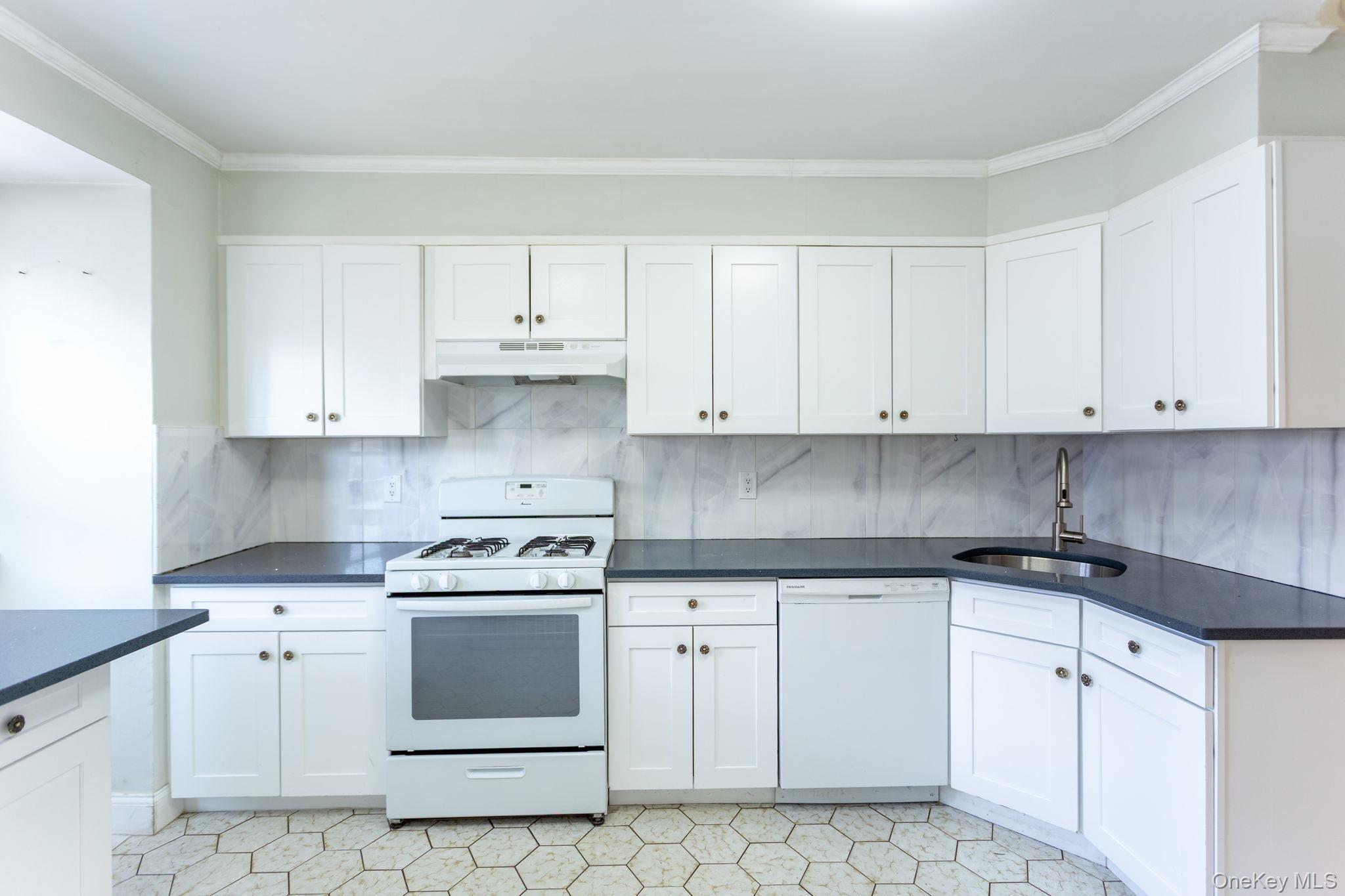 #7 photo, 85-32 213th Street, Hollis Hills , NY 11427