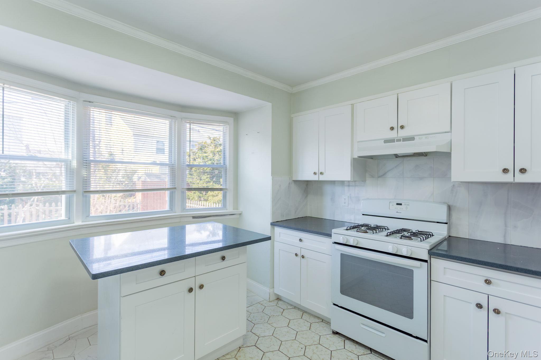 #9 photo, 85-32 213th Street, Hollis Hills , NY 11427