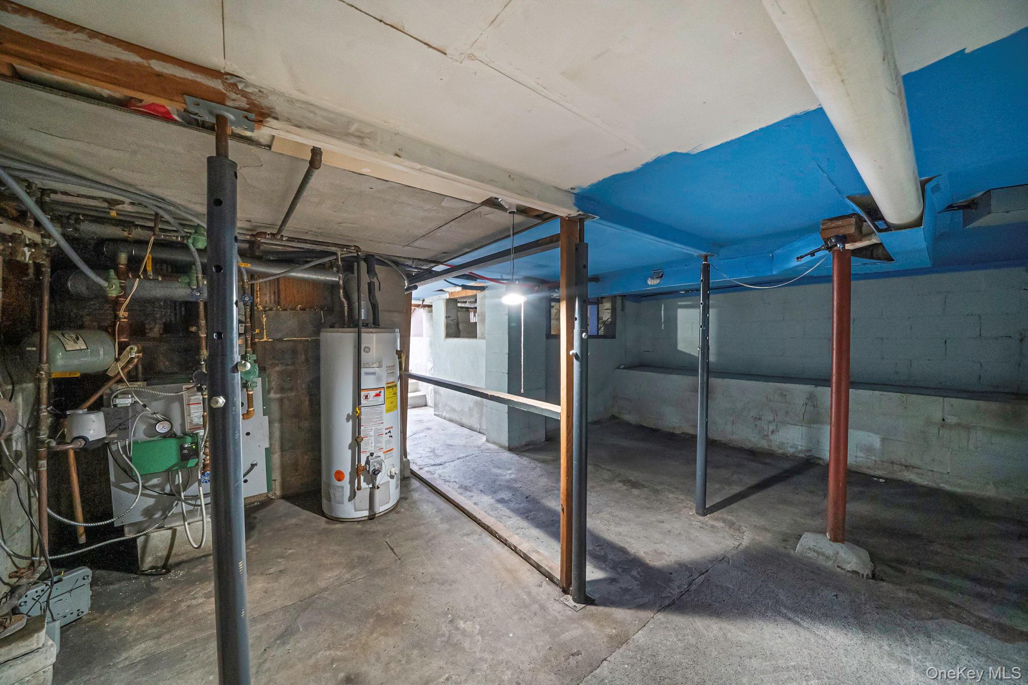 #11 photo, 723 W Main Street, מחוז סאפוק Riverhead , NY 11901