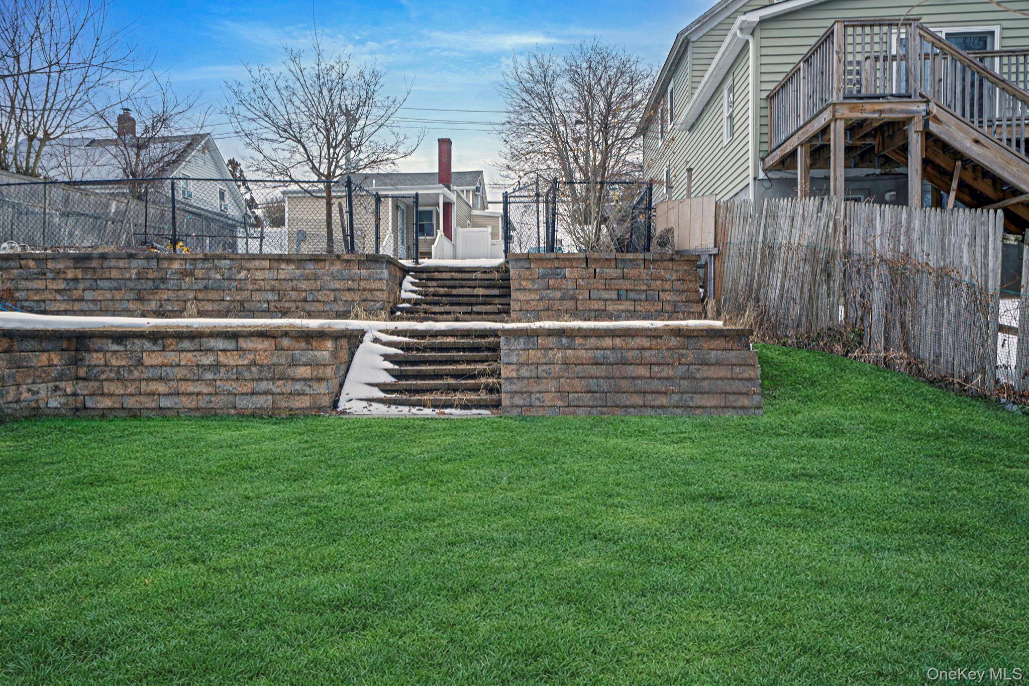 #4 photo, 723 W Main Street, מחוז סאפוק Riverhead , NY 11901