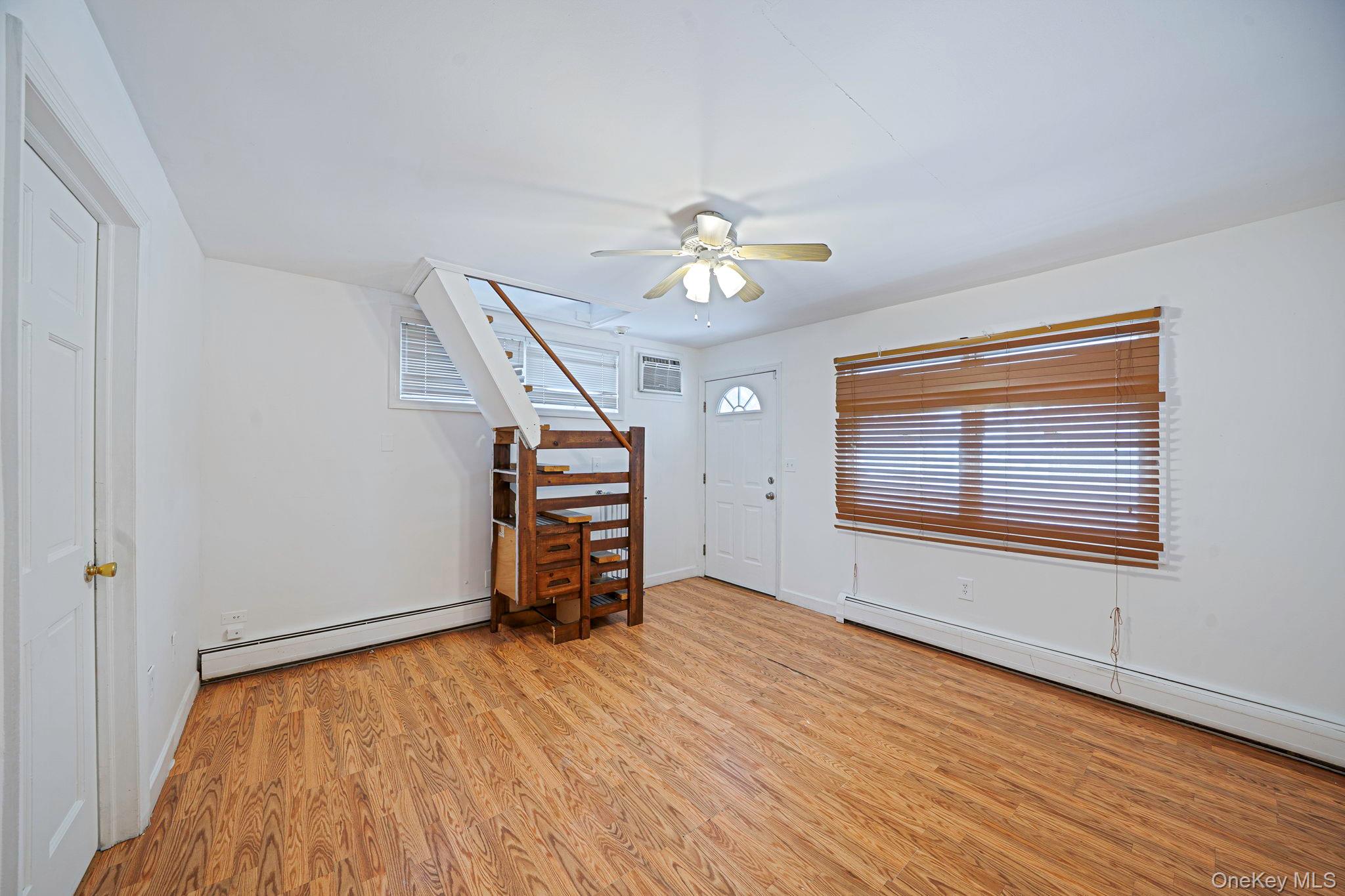 #6 photo, 723 W Main Street, מחוז סאפוק Riverhead , NY 11901